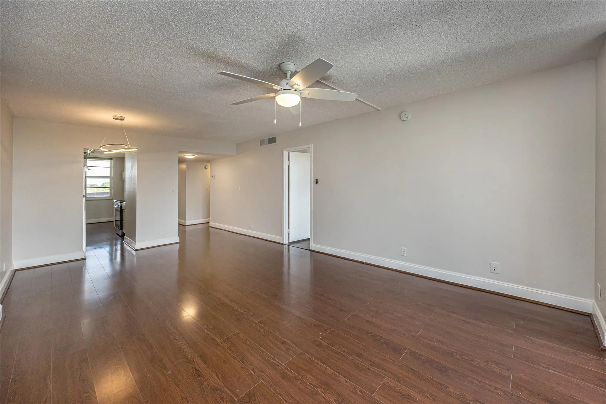 250 Jacaranda Dr, #607