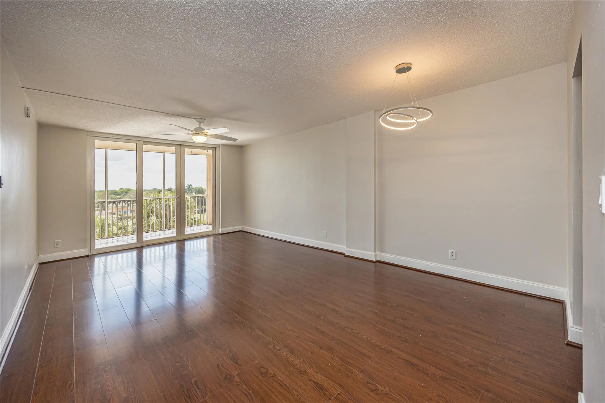 250 Jacaranda Dr, #607