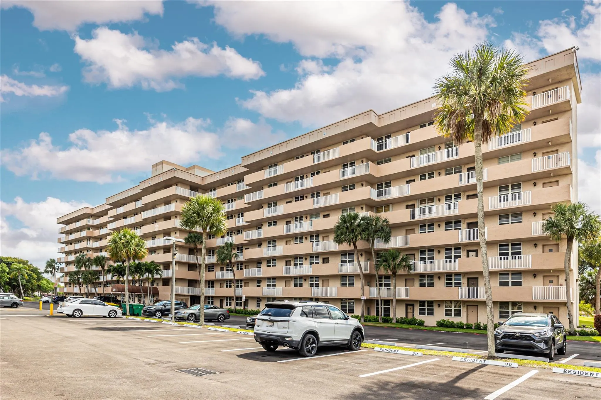 250 Jacaranda Dr, #607