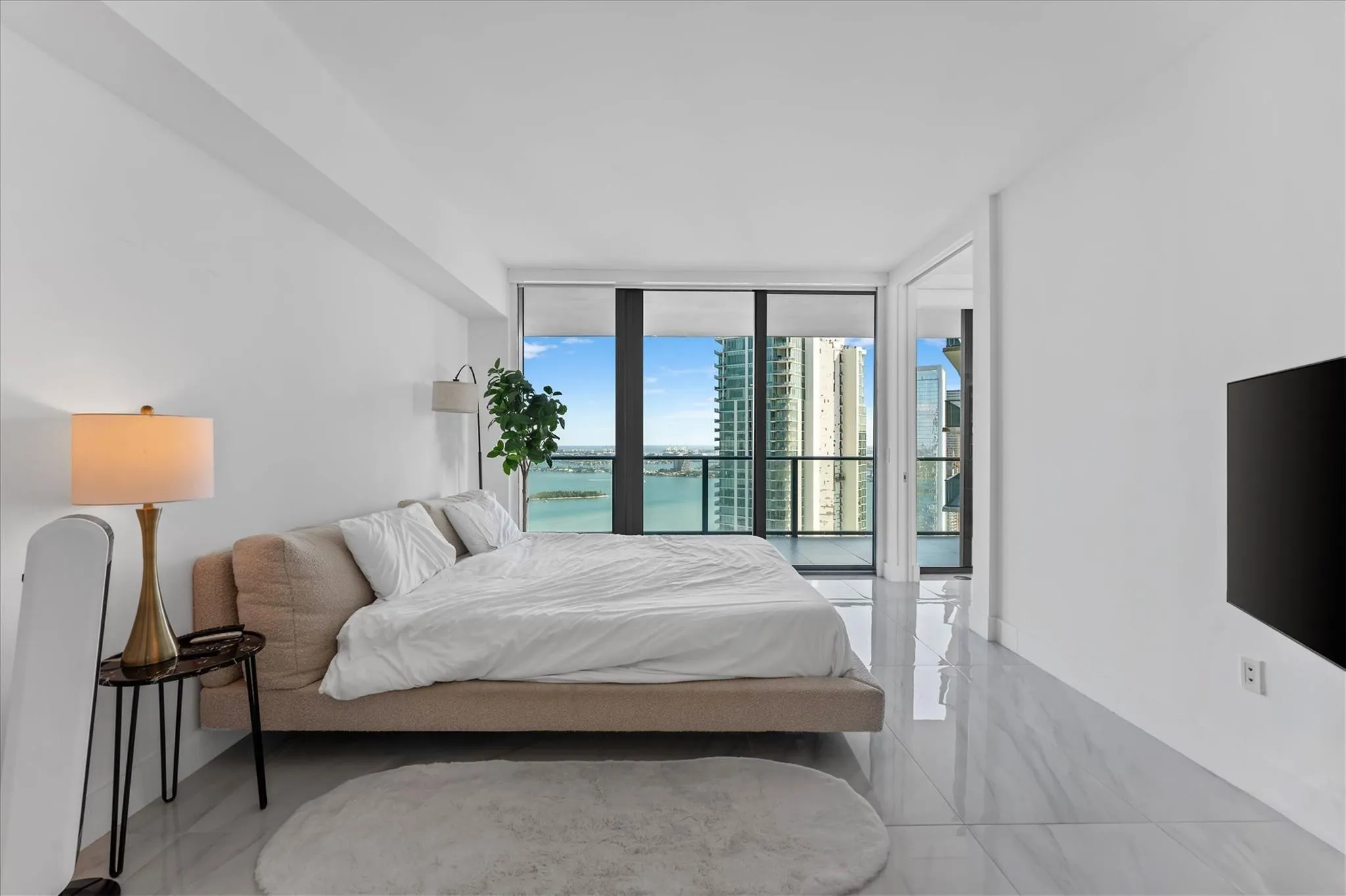 650 NE 32nd Street, #4501
