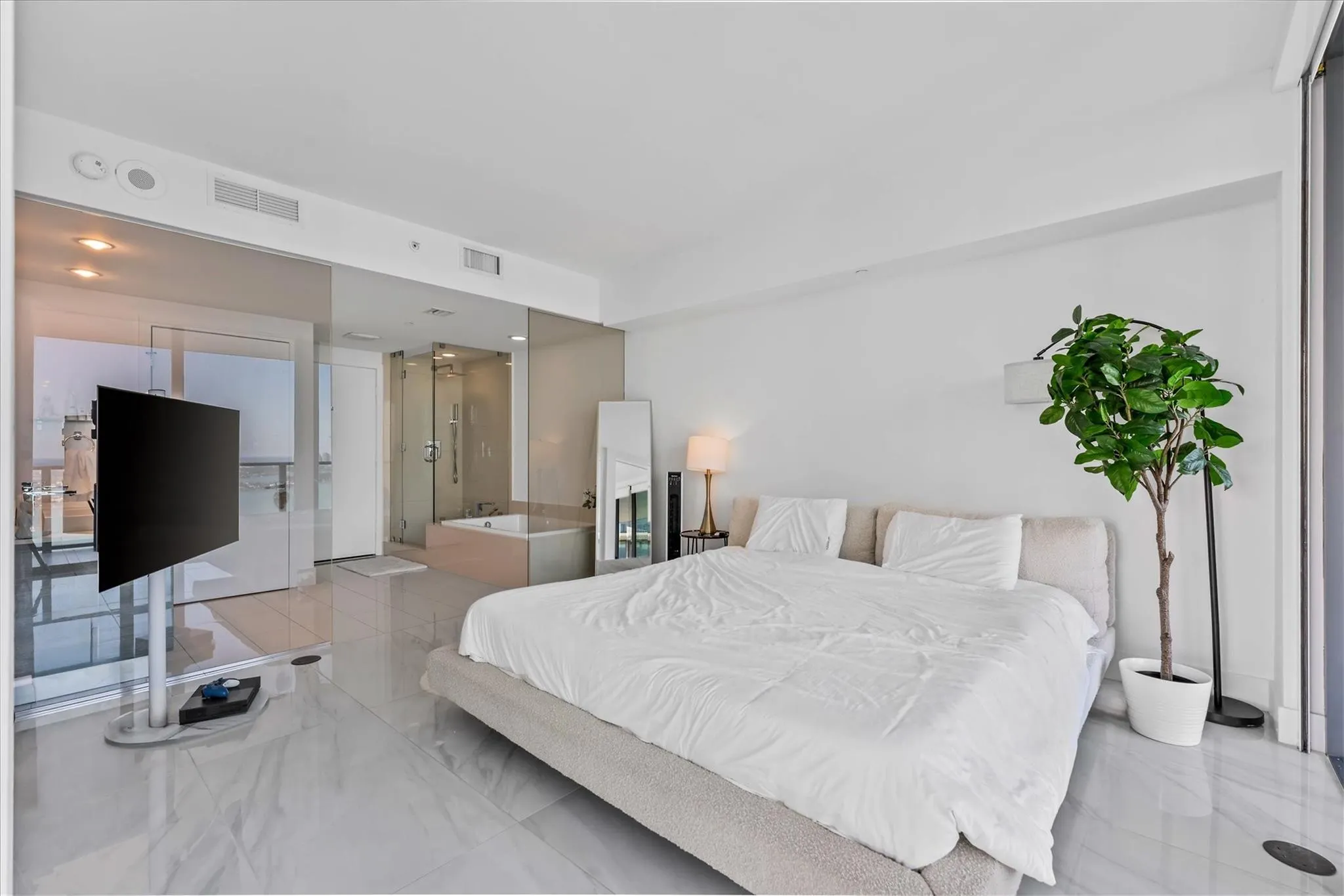 650 NE 32nd Street, #4501
