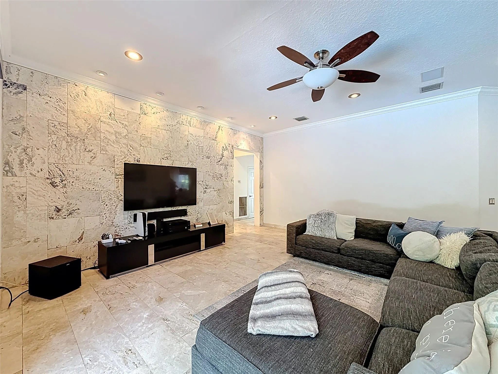 1673 VICTORIA POINTE CIR