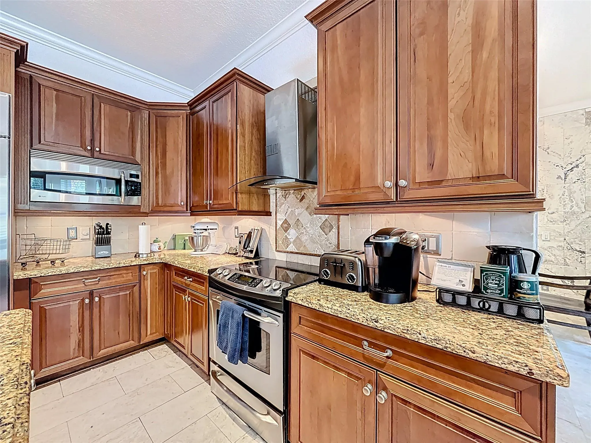 1673 VICTORIA POINTE CIR