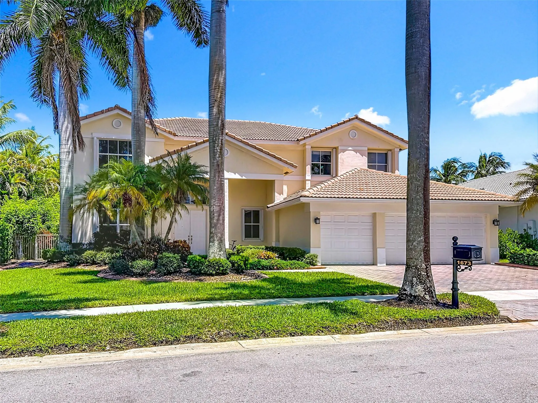 1673 VICTORIA POINTE CIR