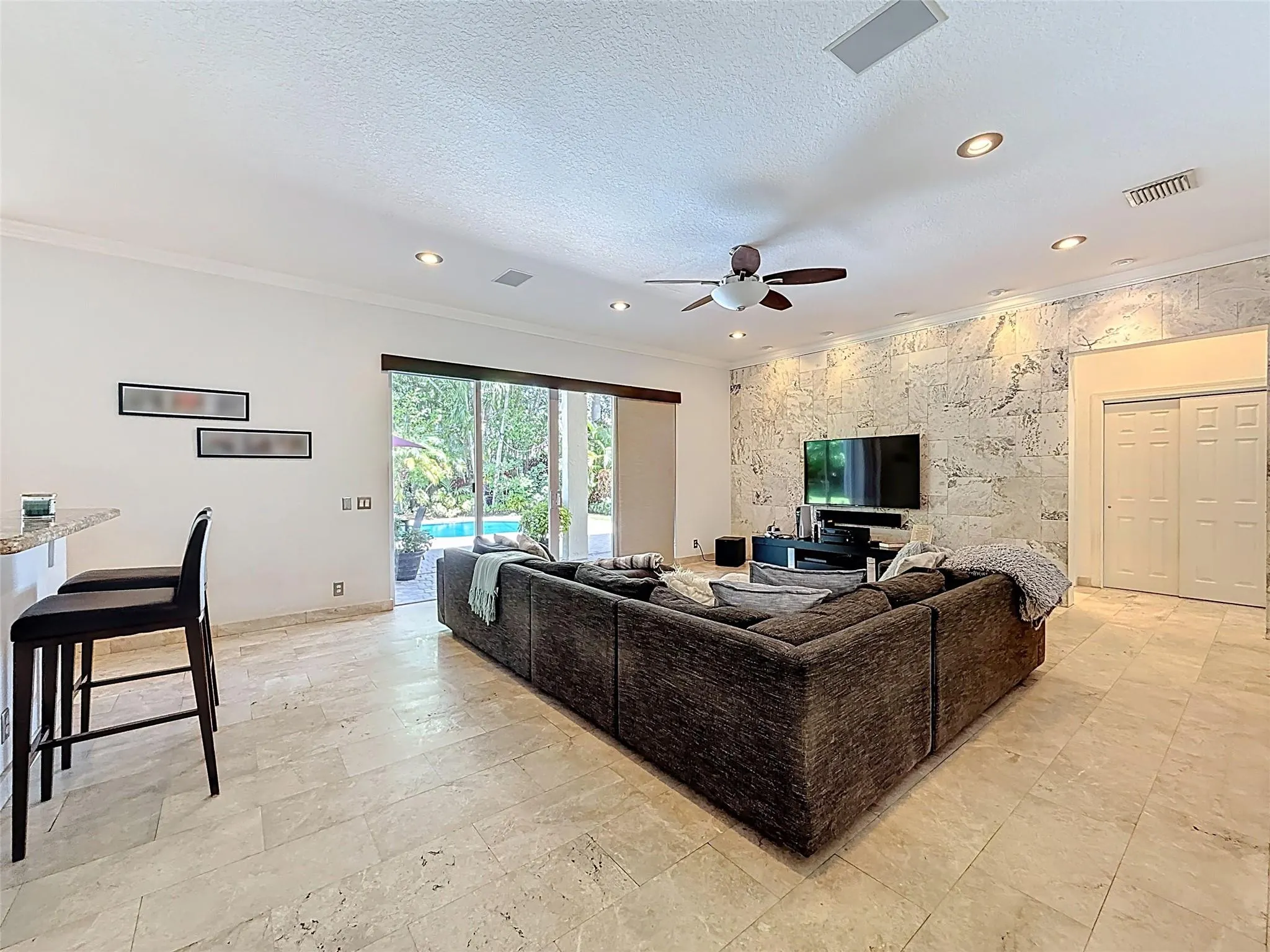 1673 VICTORIA POINTE CIR