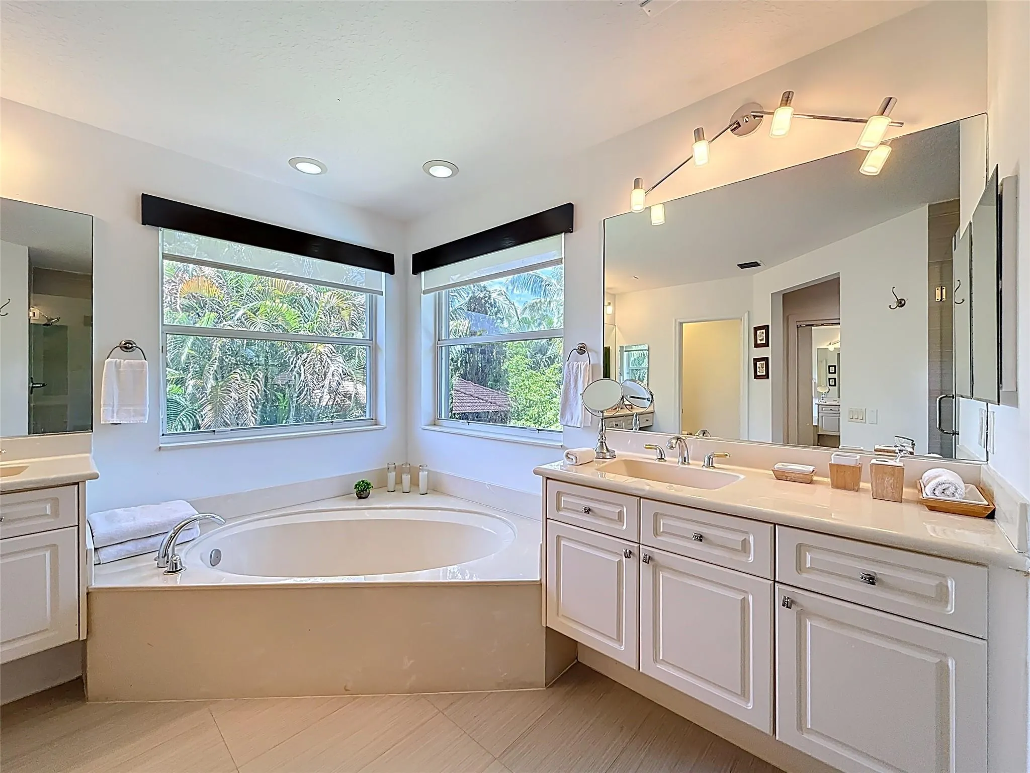 1673 VICTORIA POINTE CIR