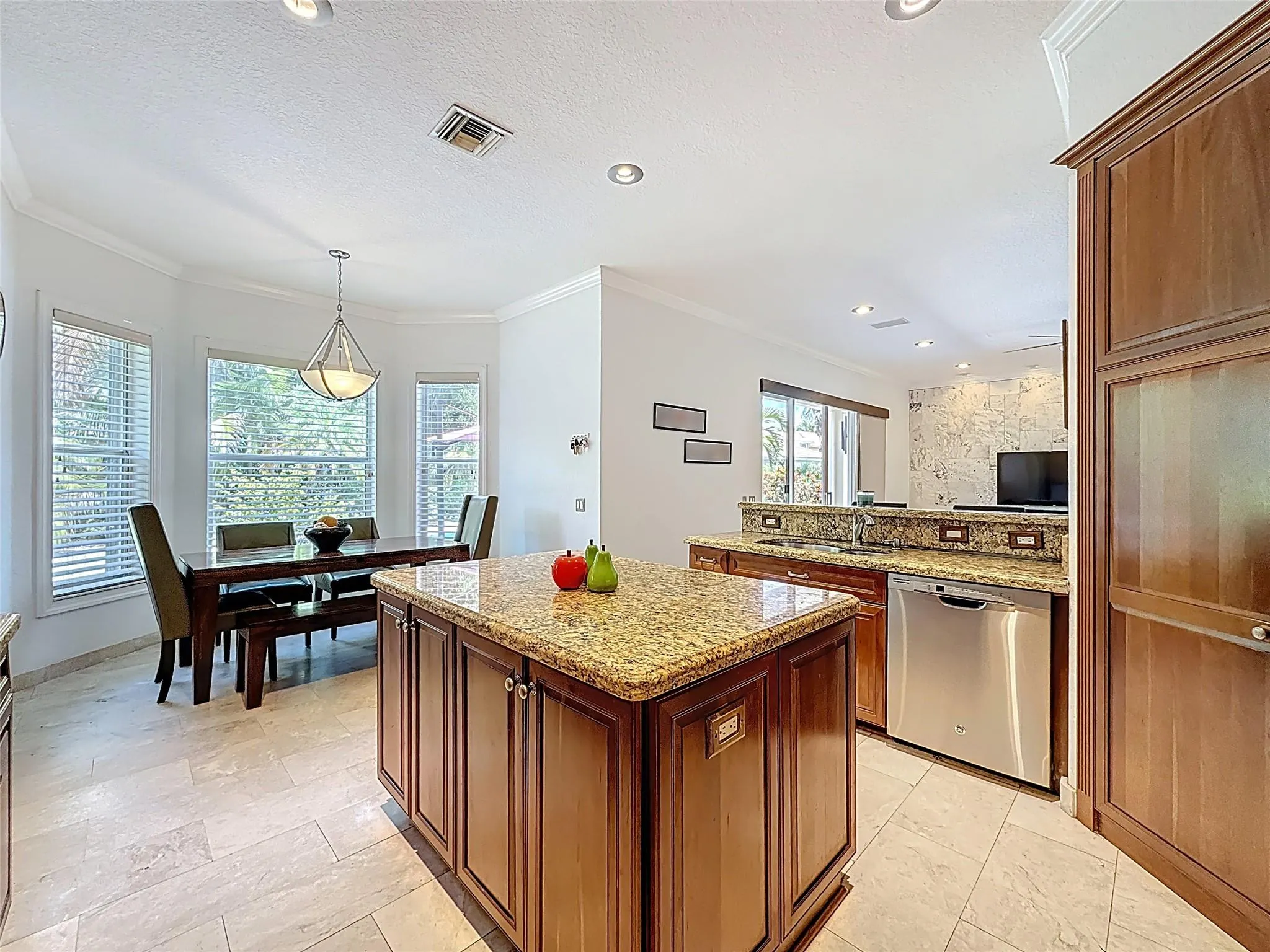 1673 VICTORIA POINTE CIR