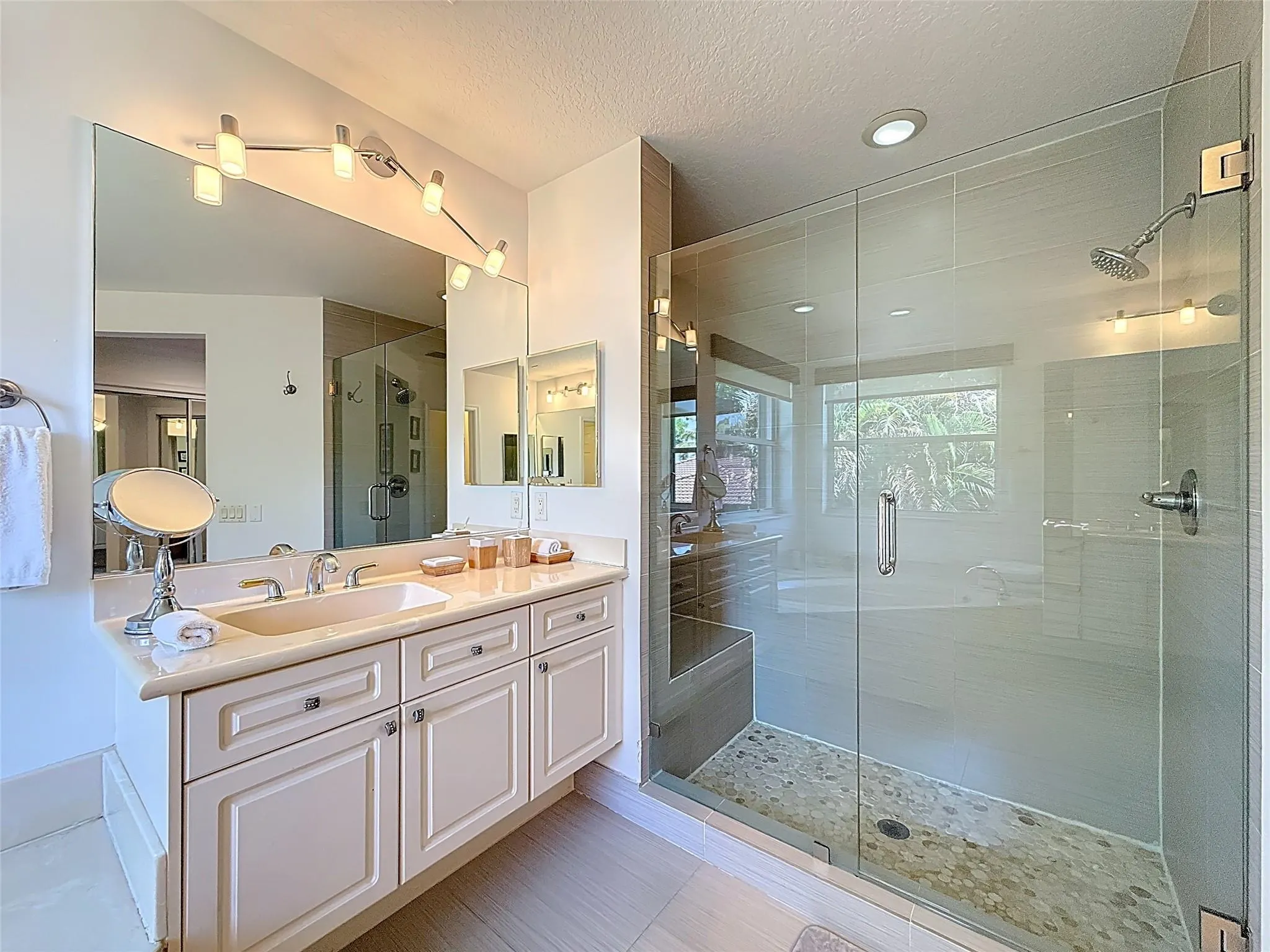1673 VICTORIA POINTE CIR