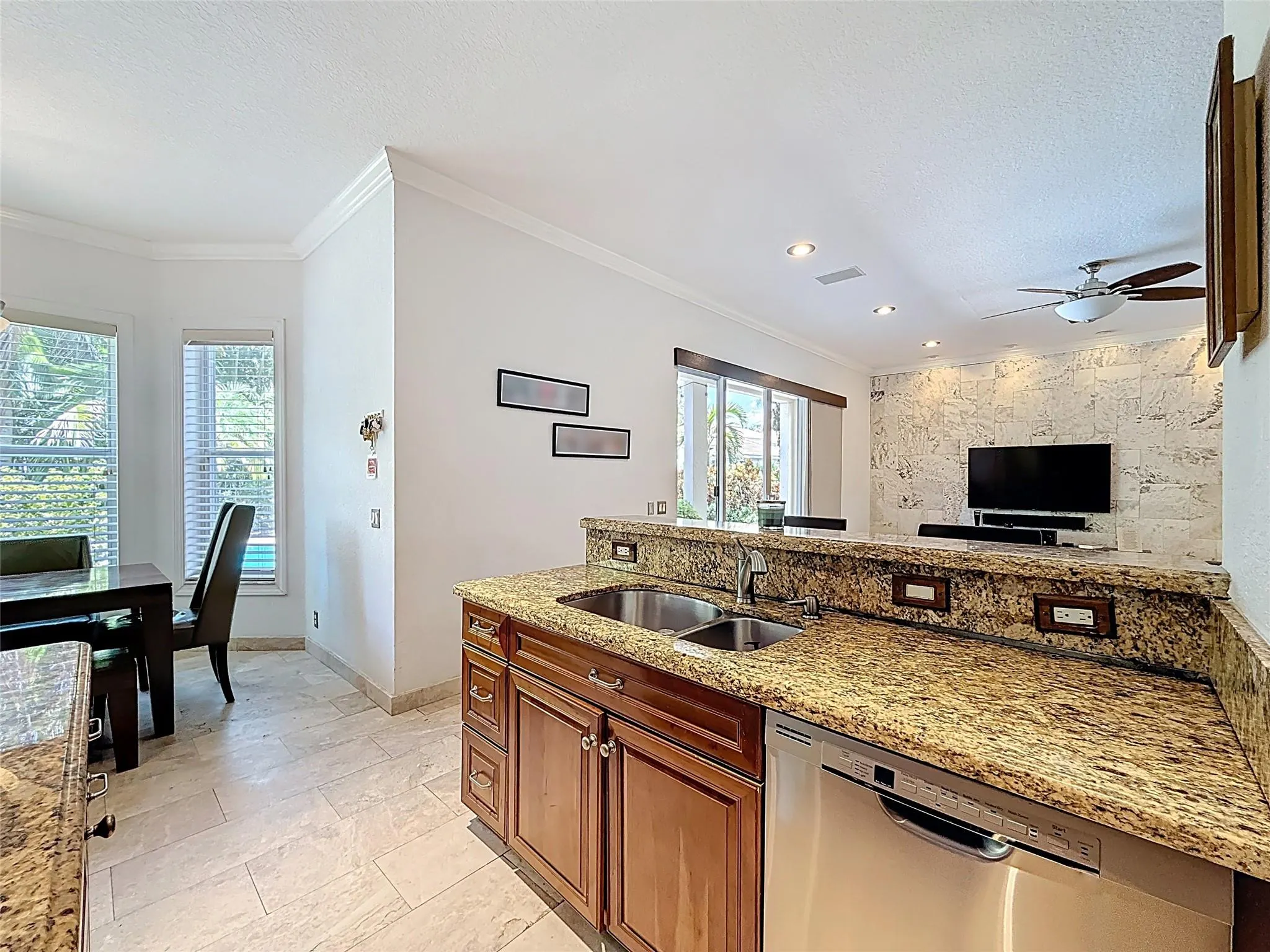 1673 VICTORIA POINTE CIR