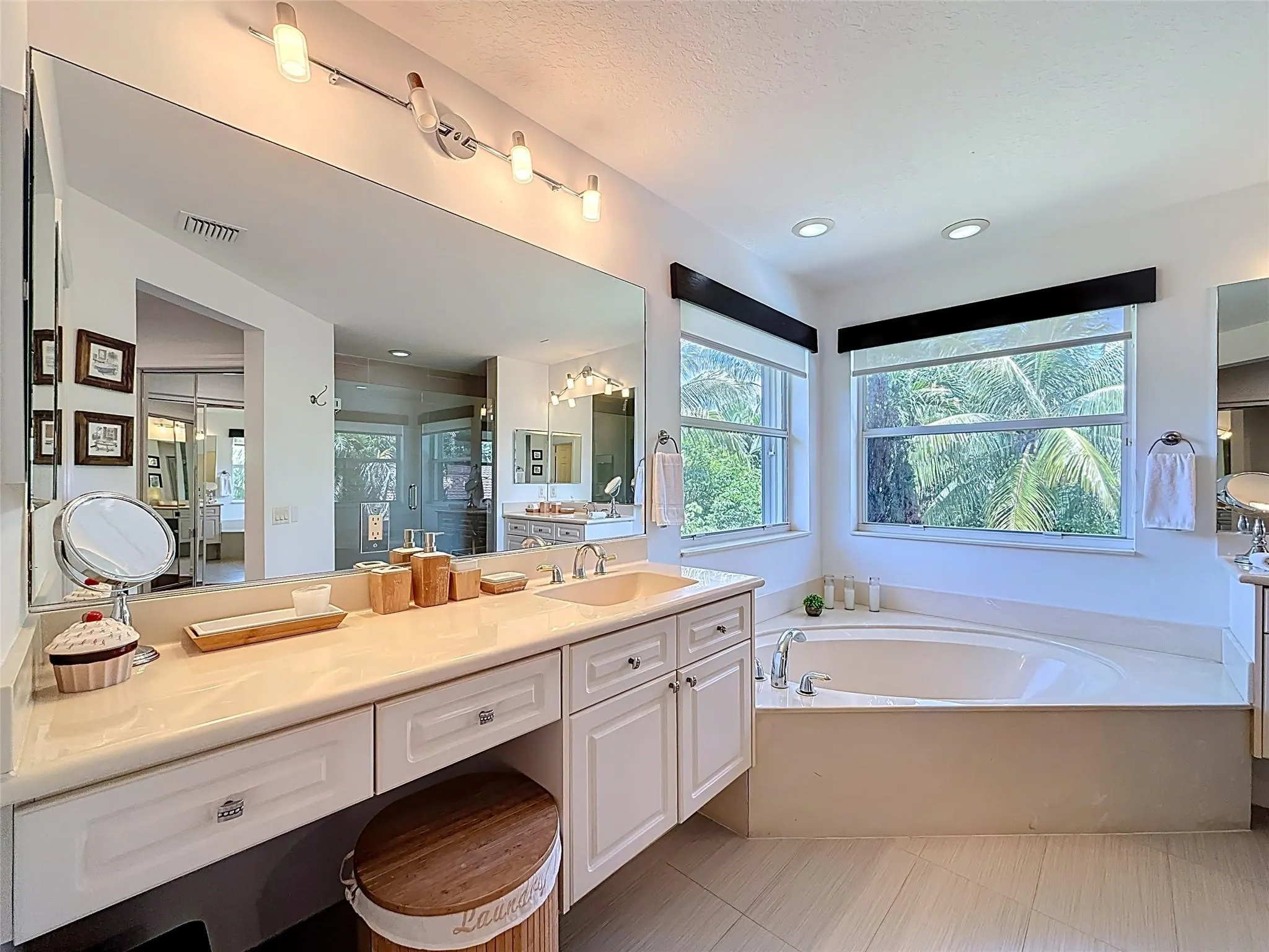 1673 VICTORIA POINTE CIR