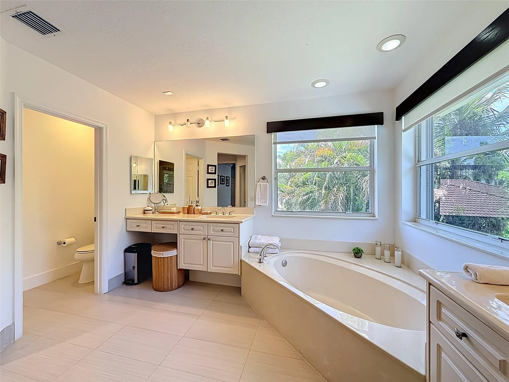 1673 VICTORIA POINTE CIR