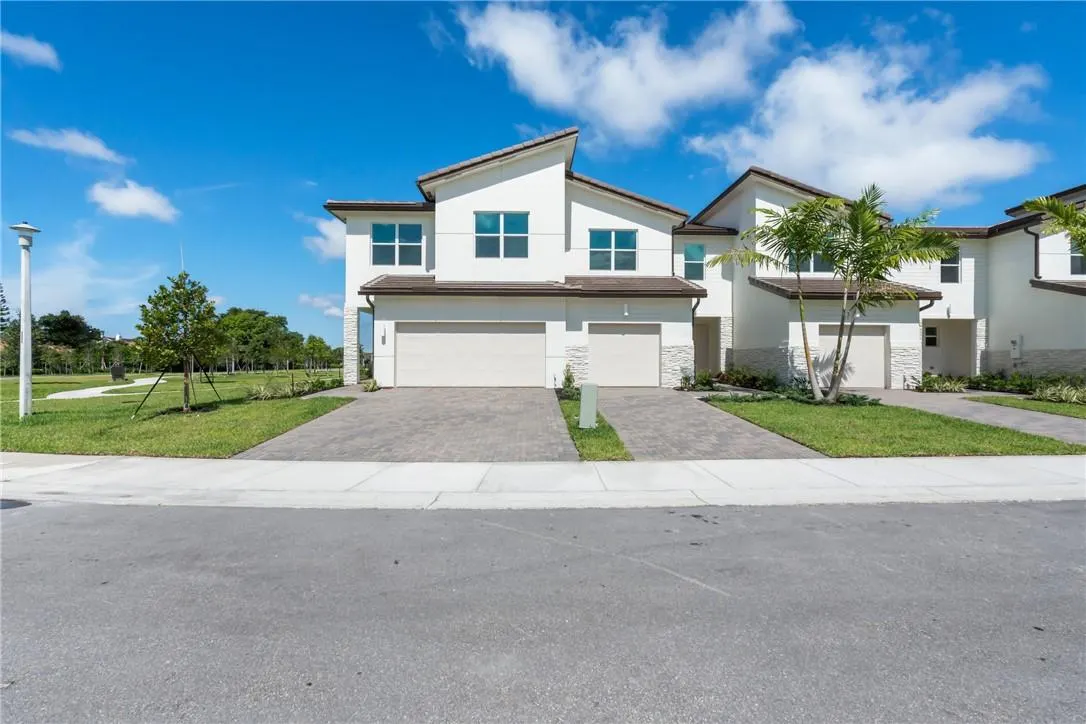 5661 Stradella Dr