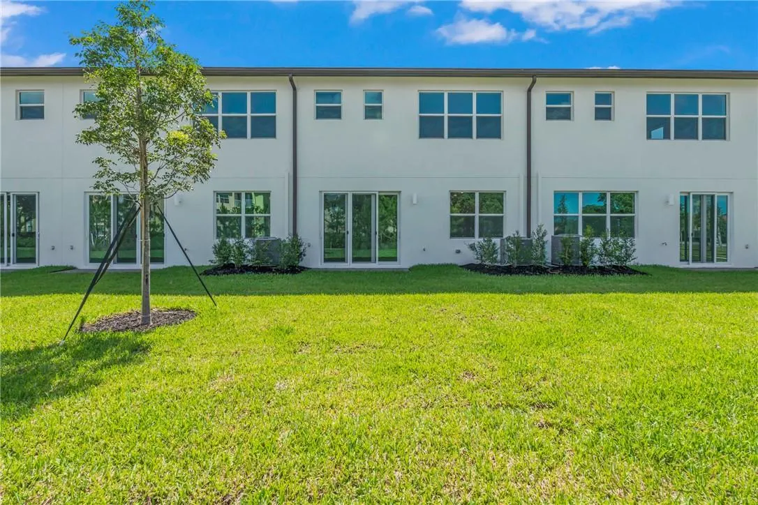 5661 Stradella Dr