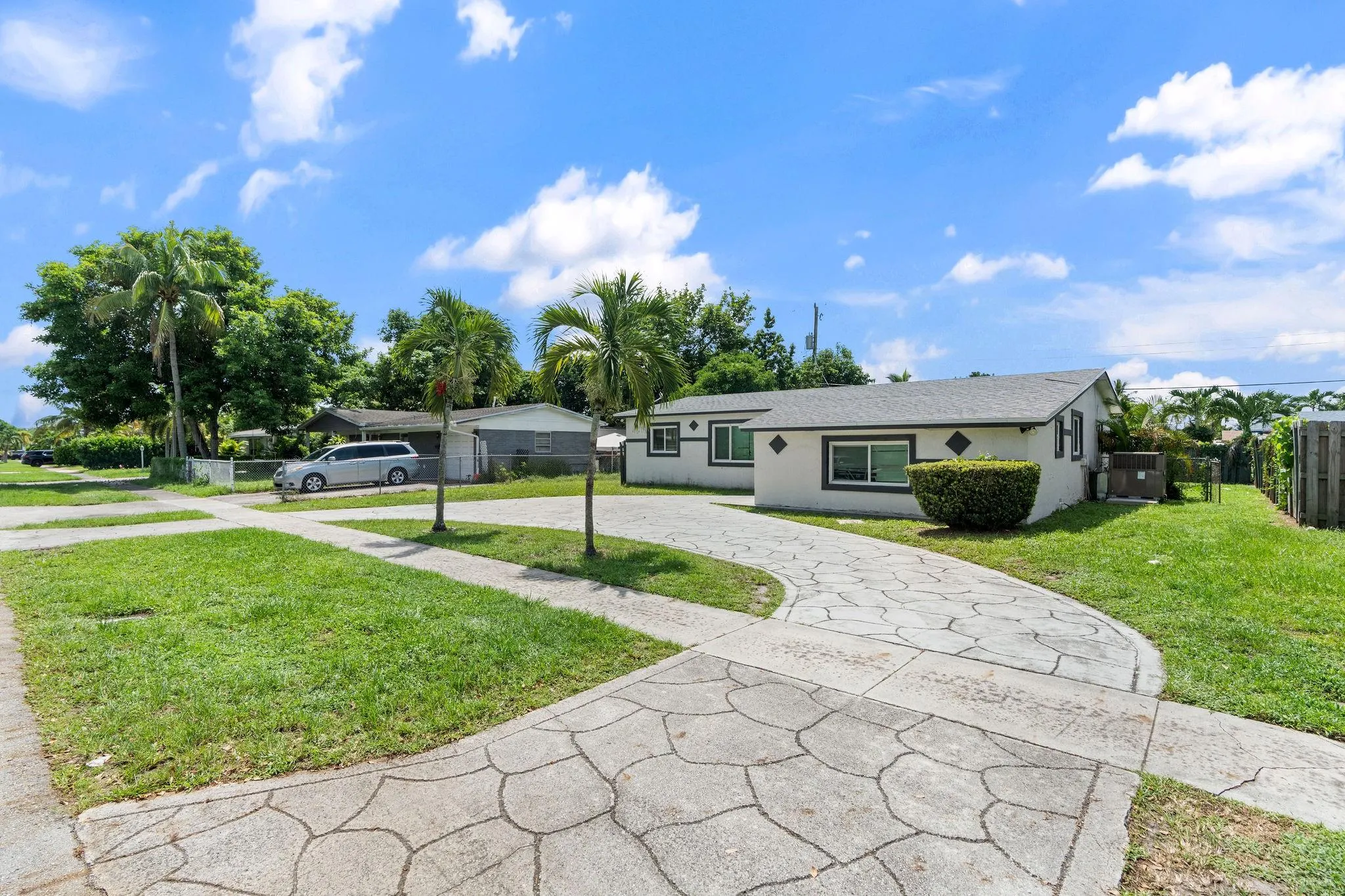 5920 NW 14th Pl