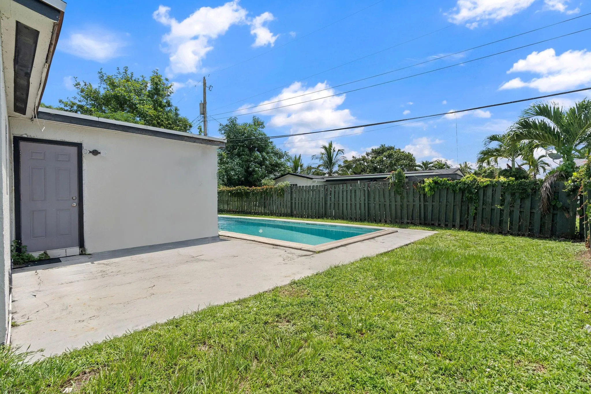 5920 NW 14th Pl