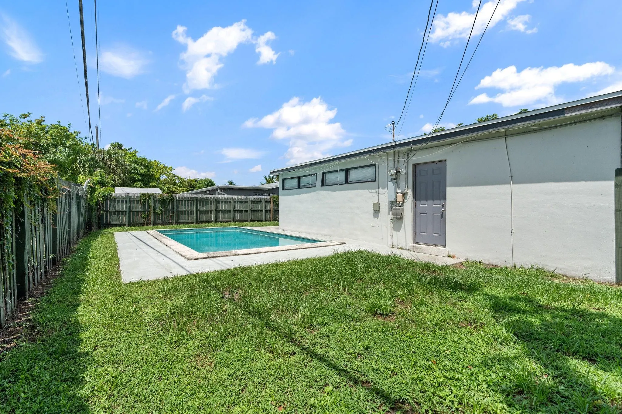 5920 NW 14th Pl