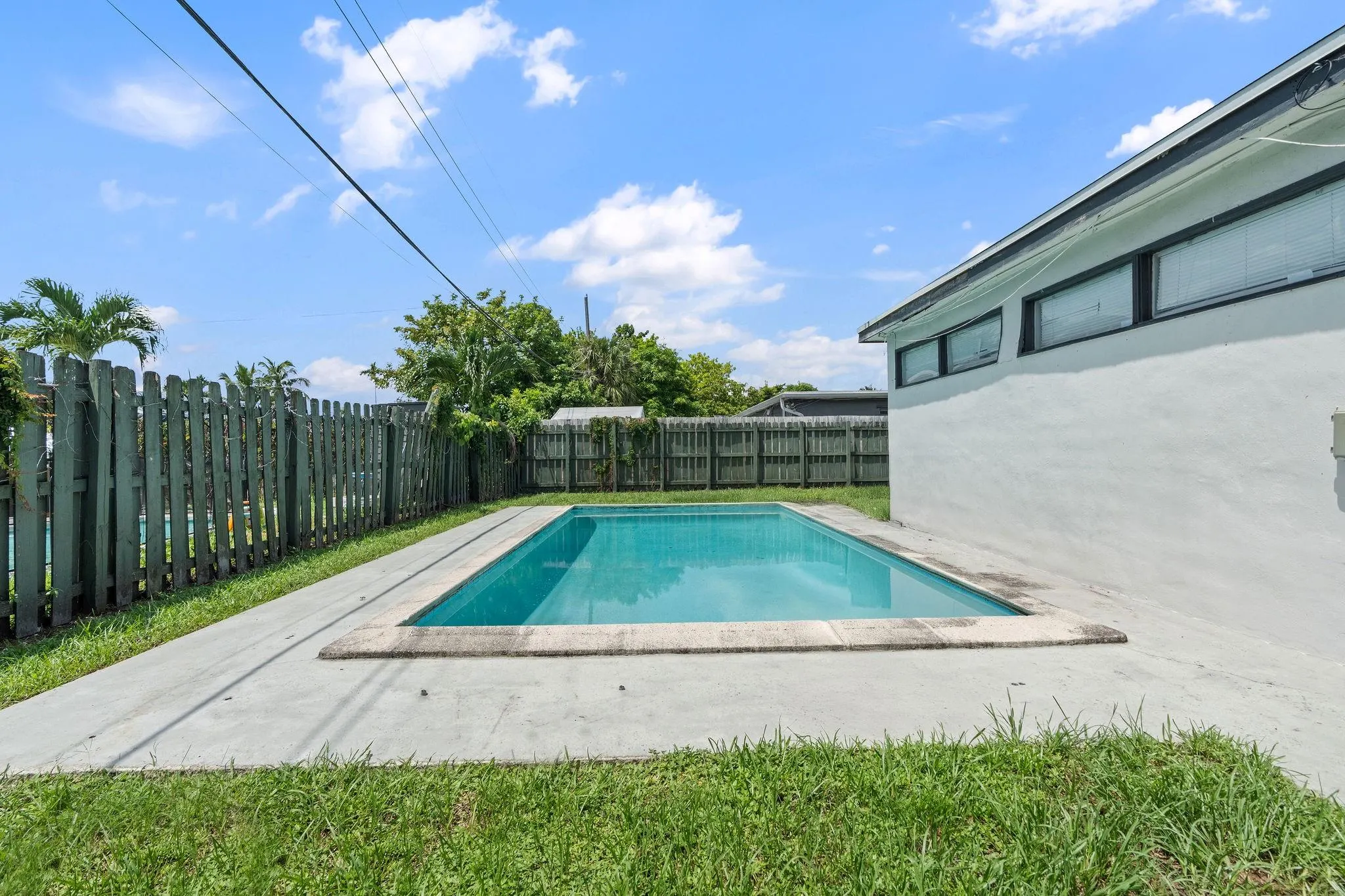 5920 NW 14th Pl