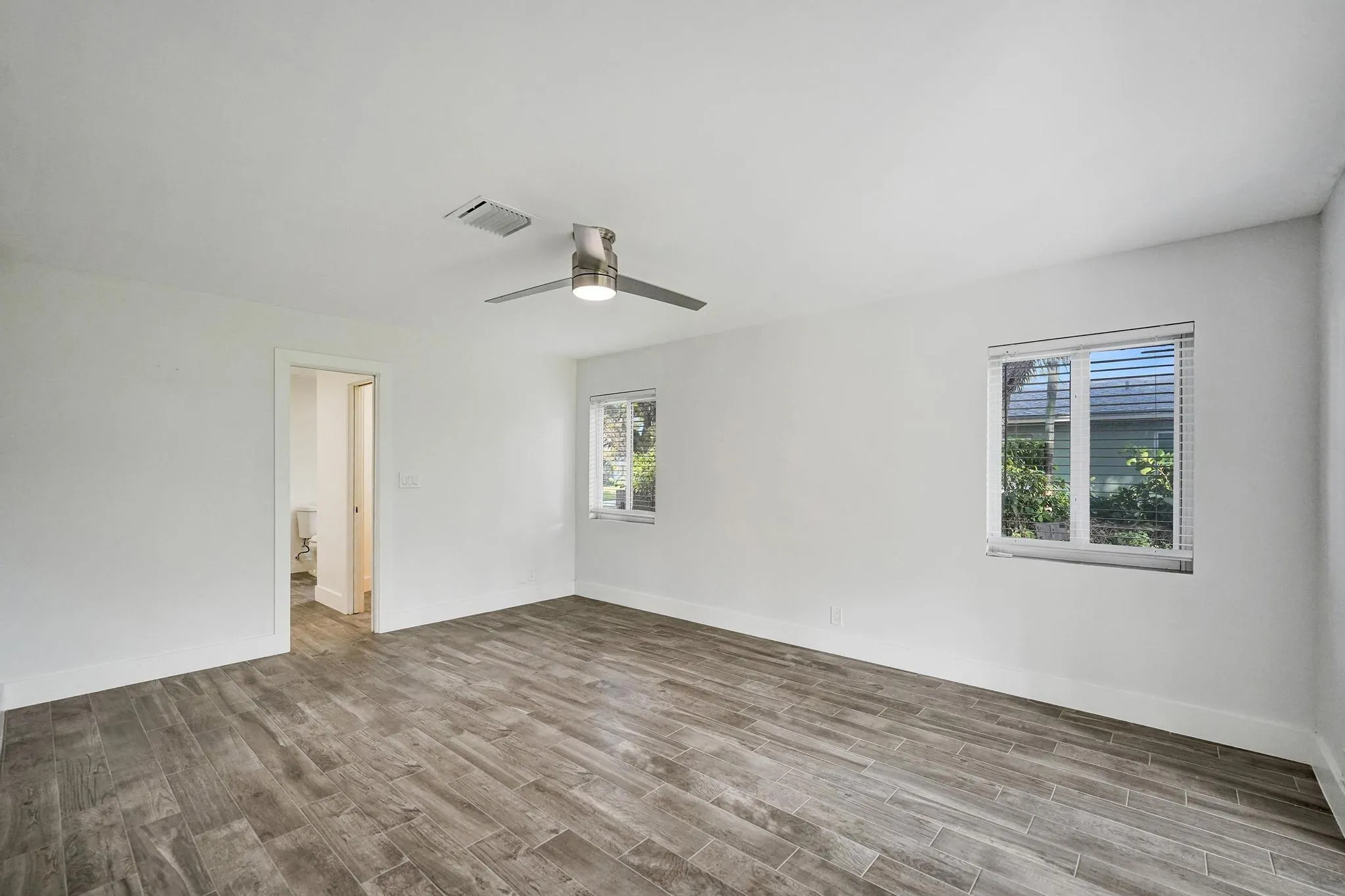11600 NW 26th St
