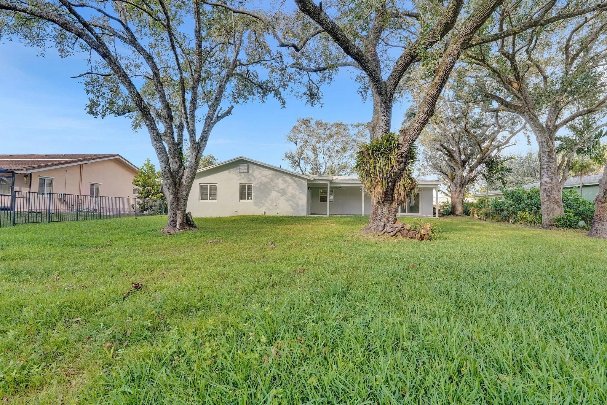 11600 NW 26th St