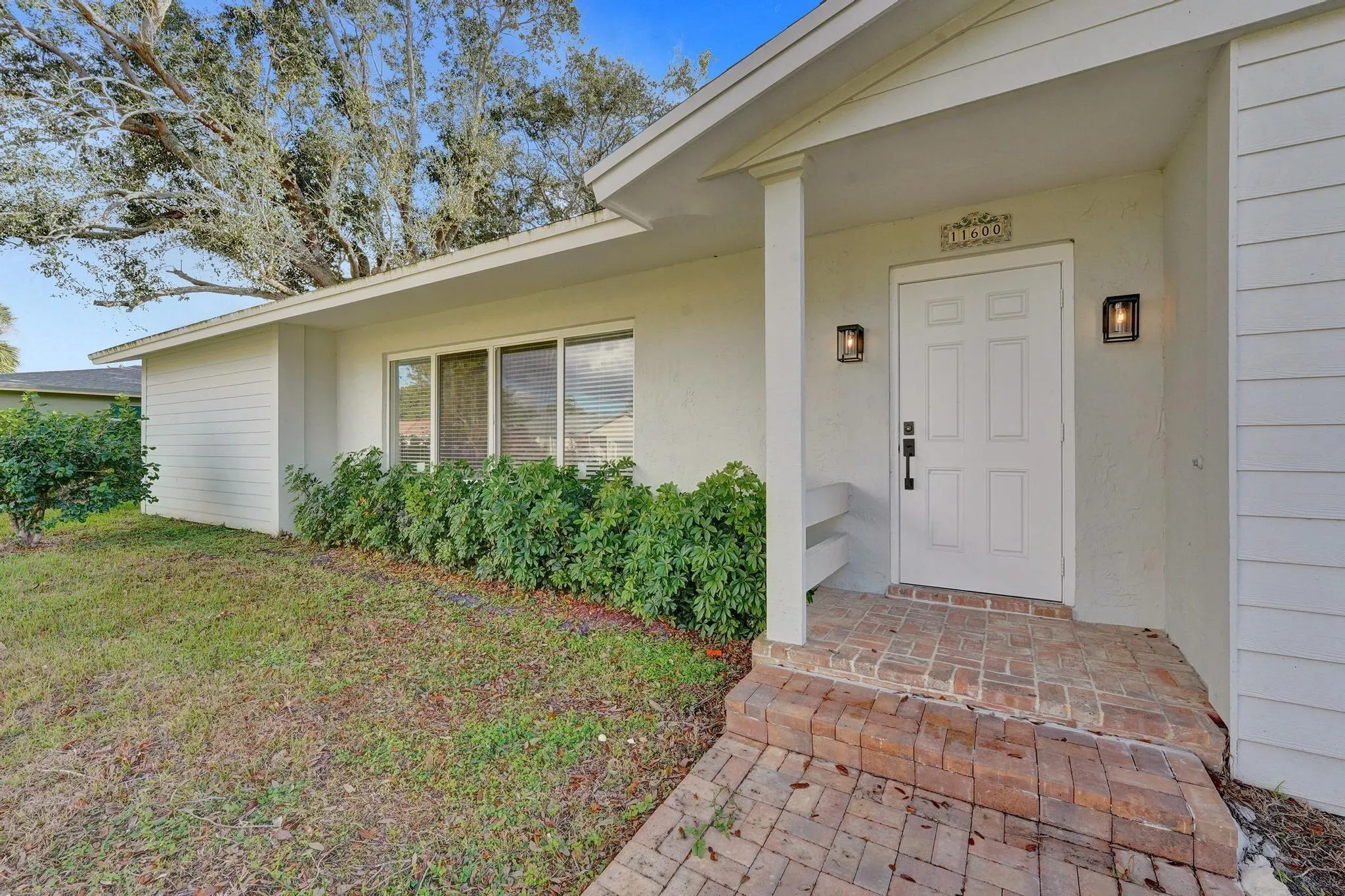 11600 NW 26th St
