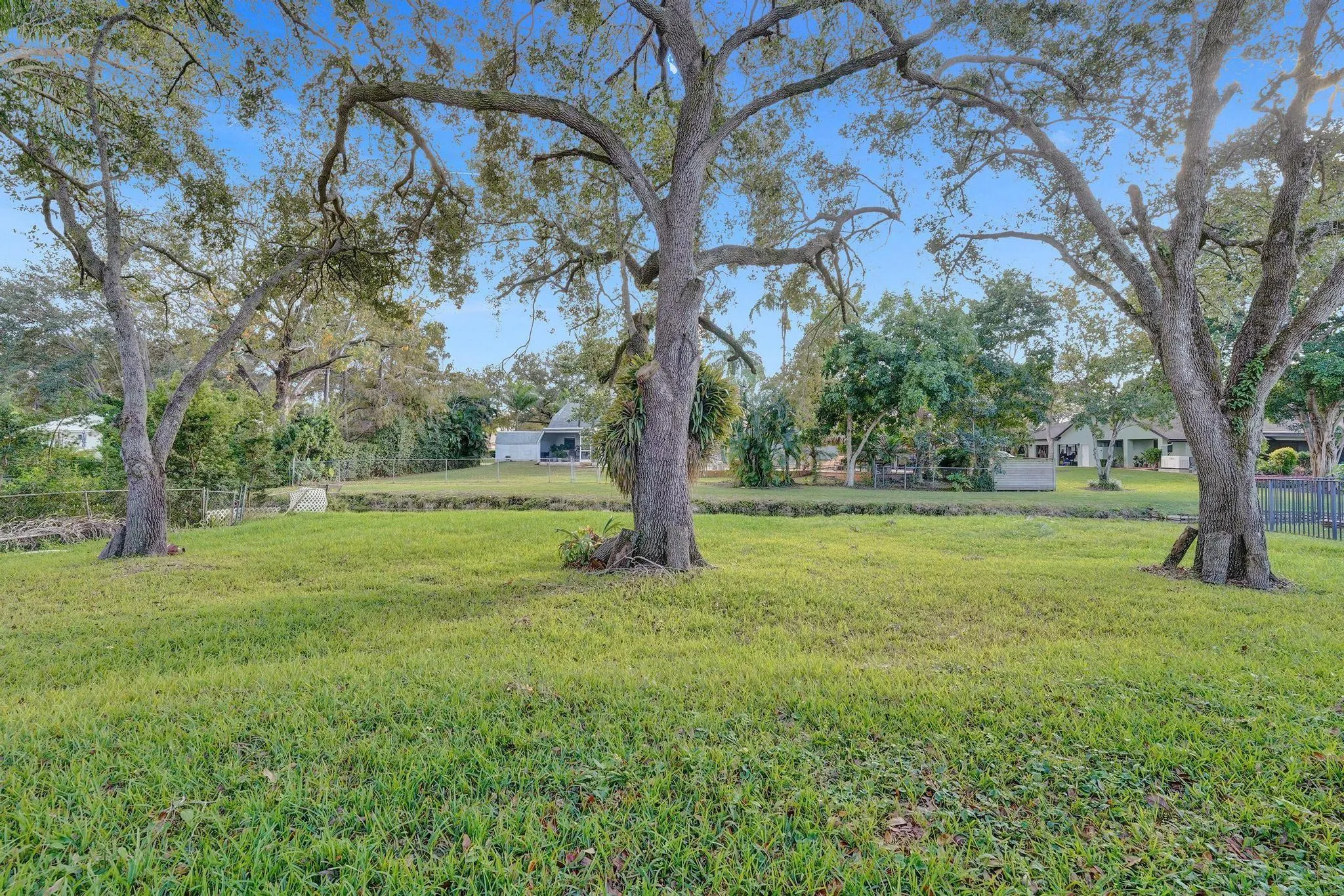 11600 NW 26th St