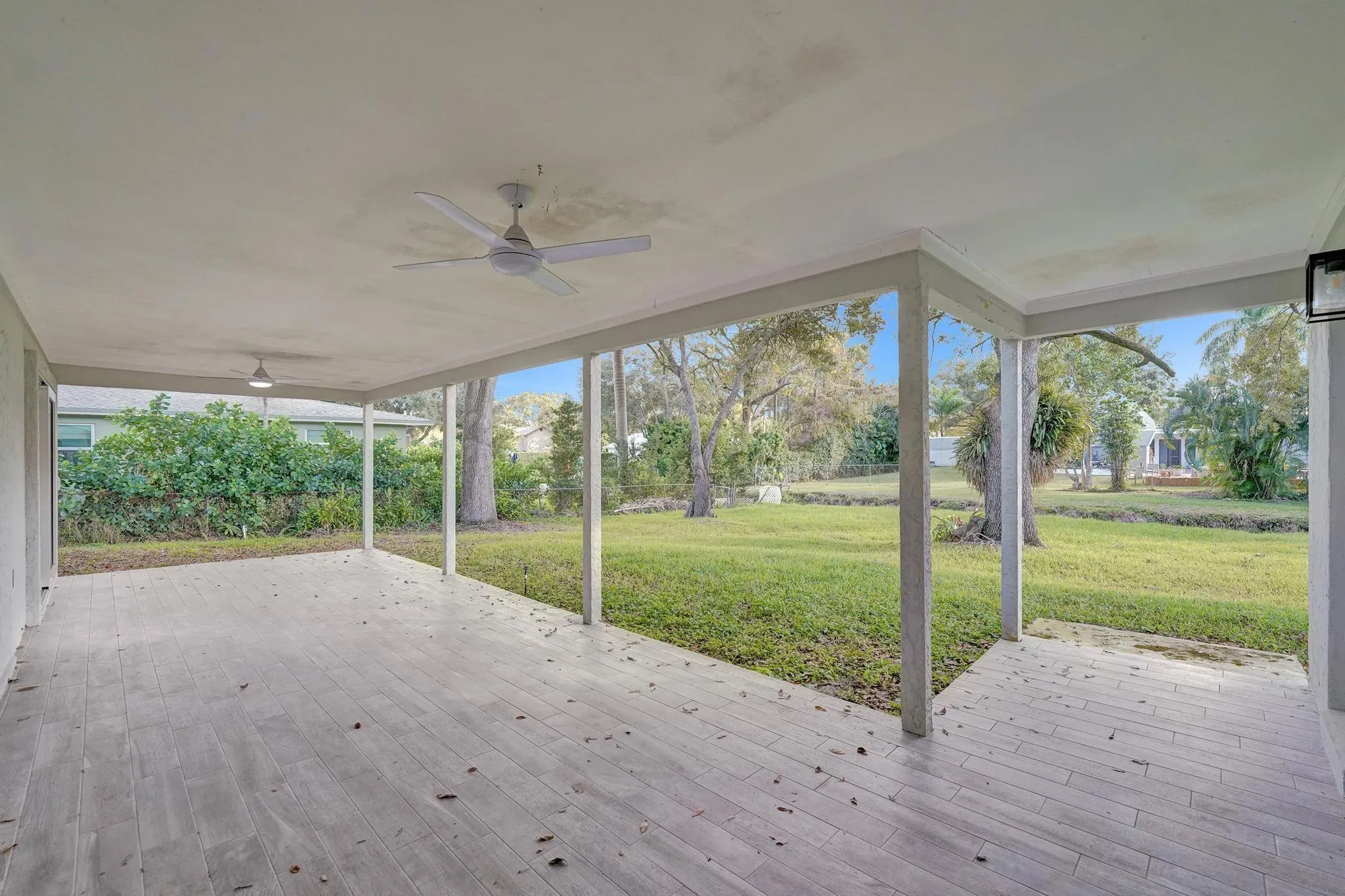 11600 NW 26th St