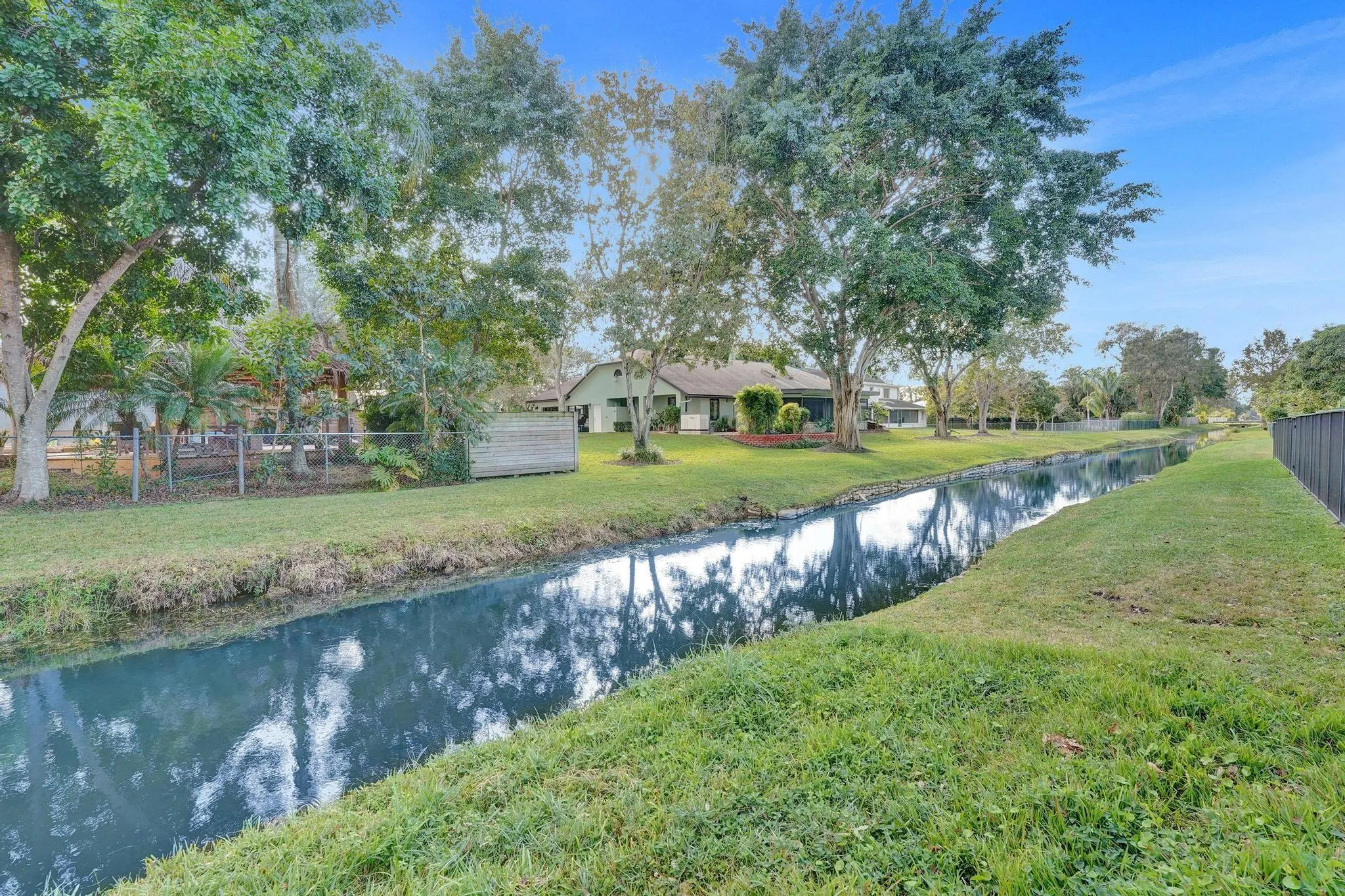 11600 NW 26th St