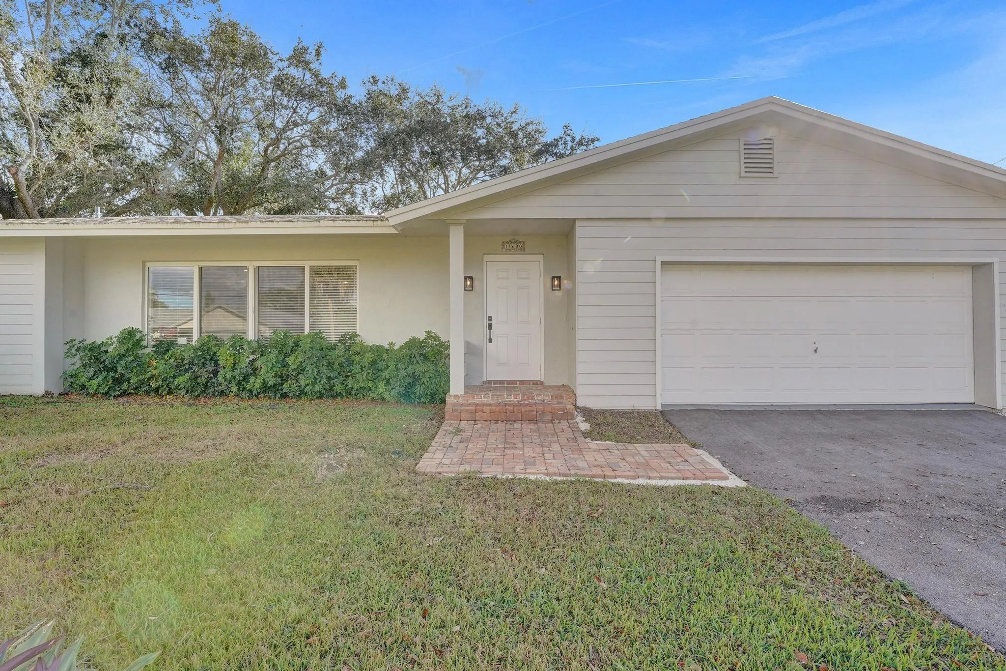 11600 NW 26th St