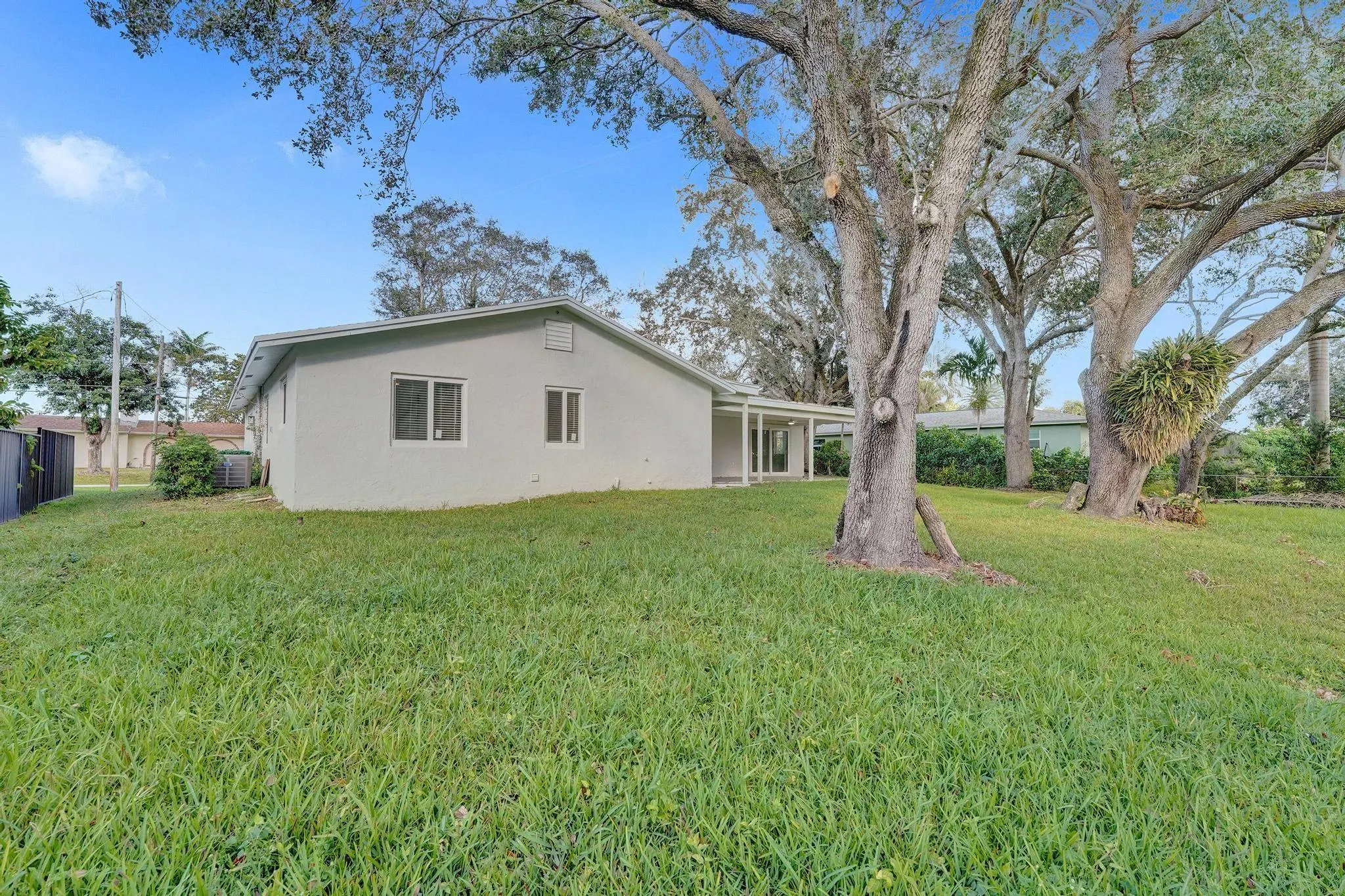 11600 NW 26th St