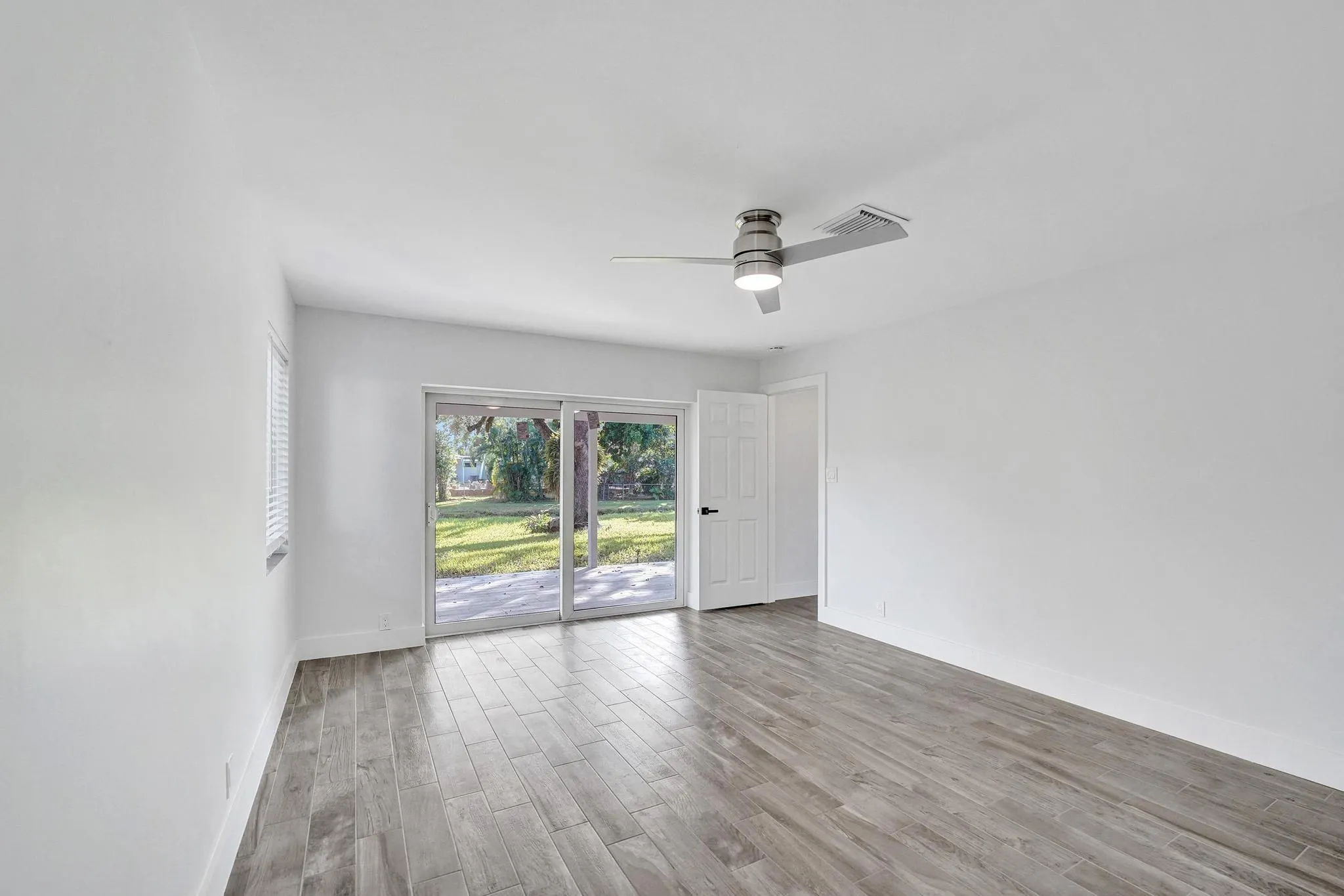 11600 NW 26th St