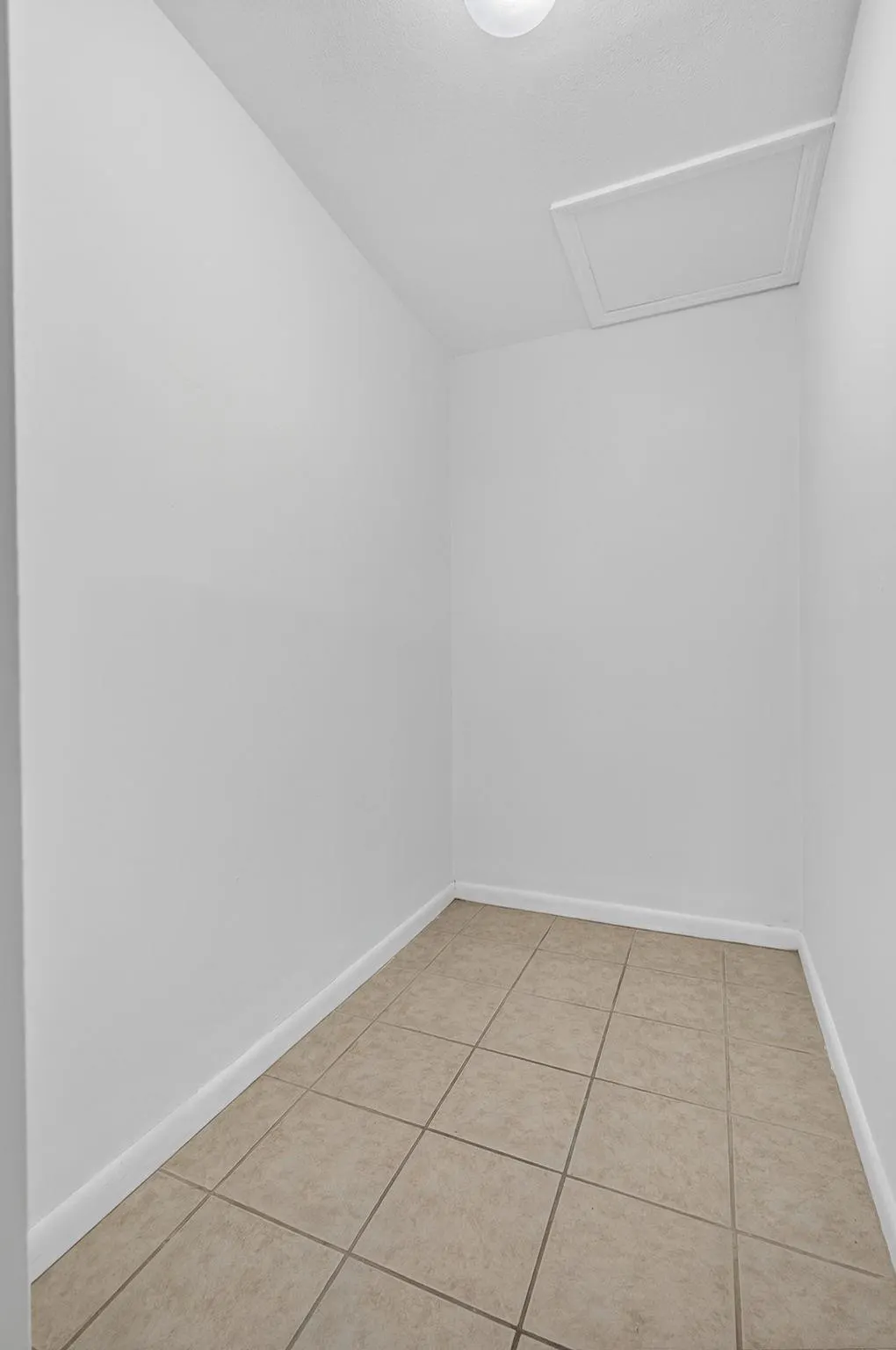 126 Sparrow Dr, #10-B