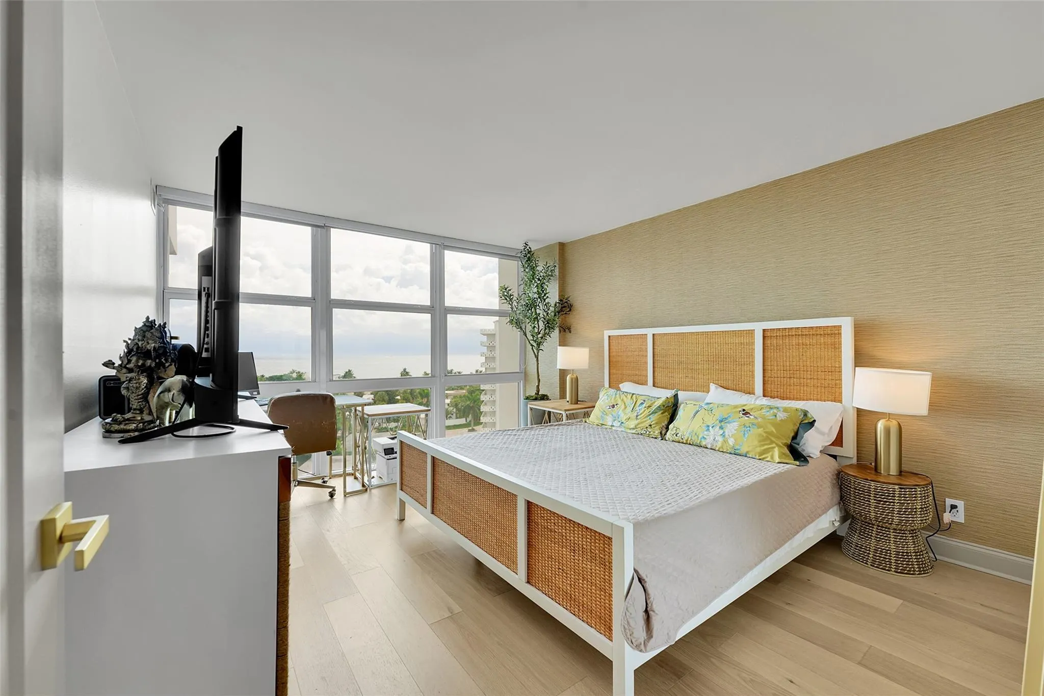 2841 N Ocean Blvd, #1004