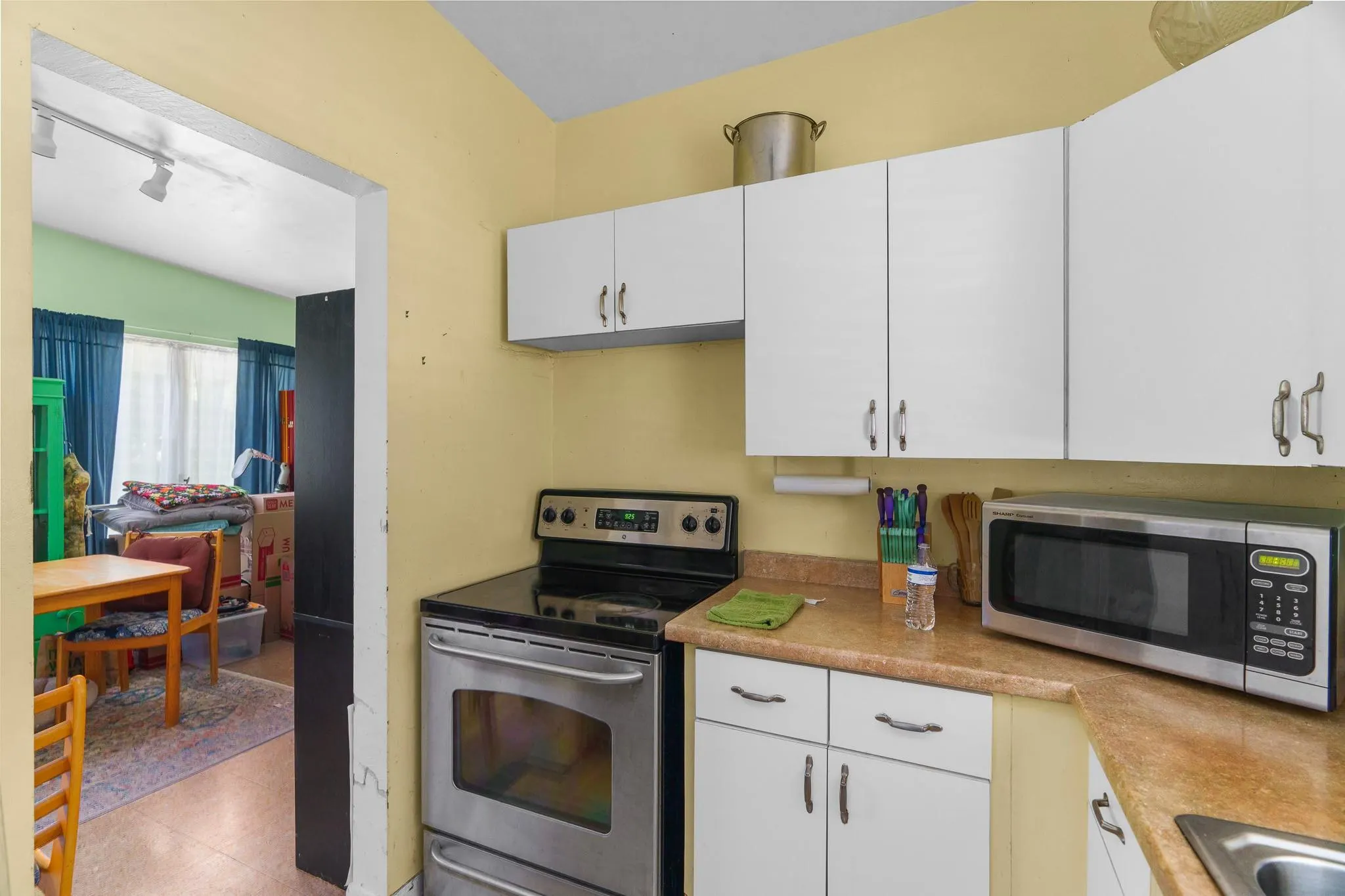 230 NE 42nd Ct