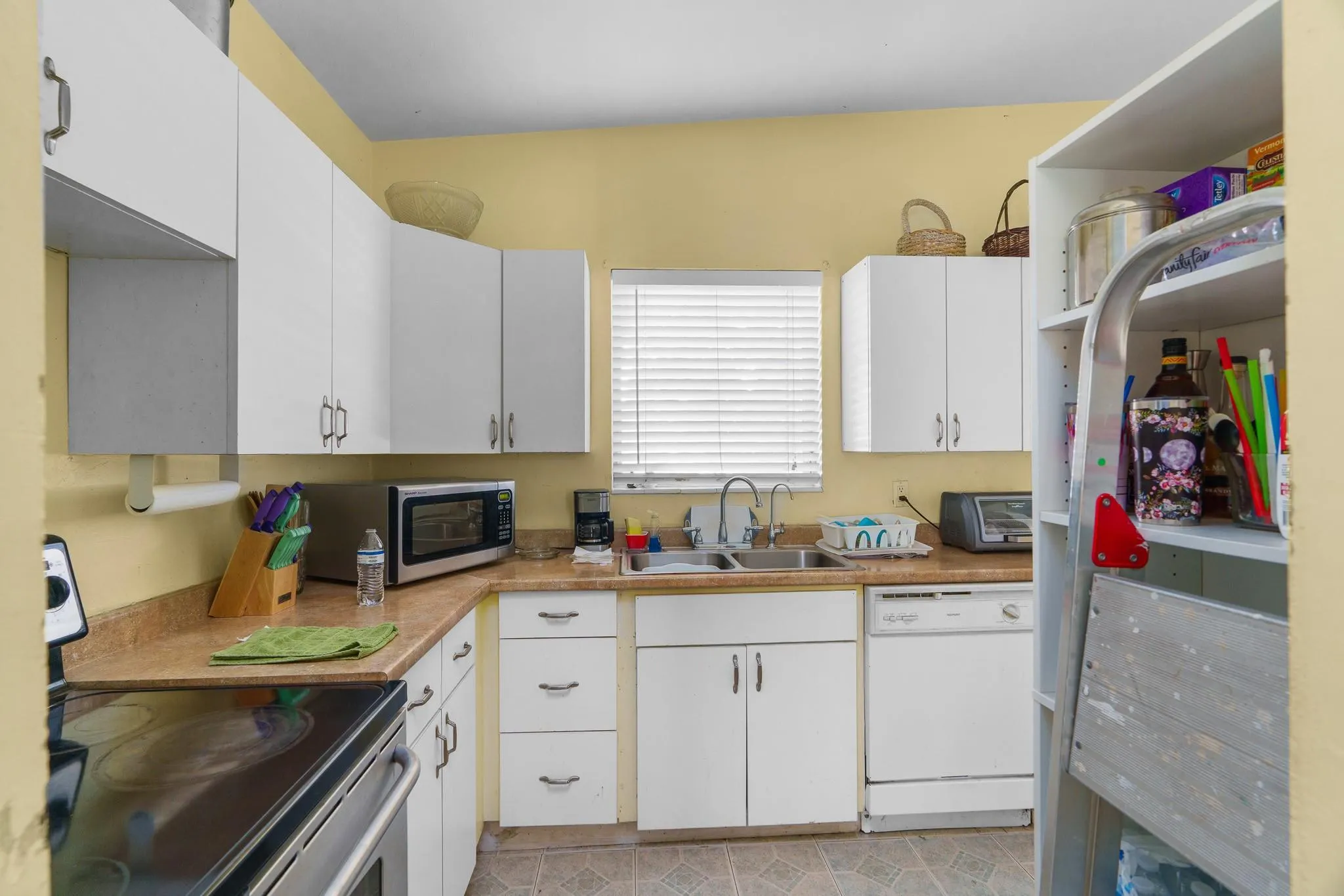 230 NE 42nd Ct