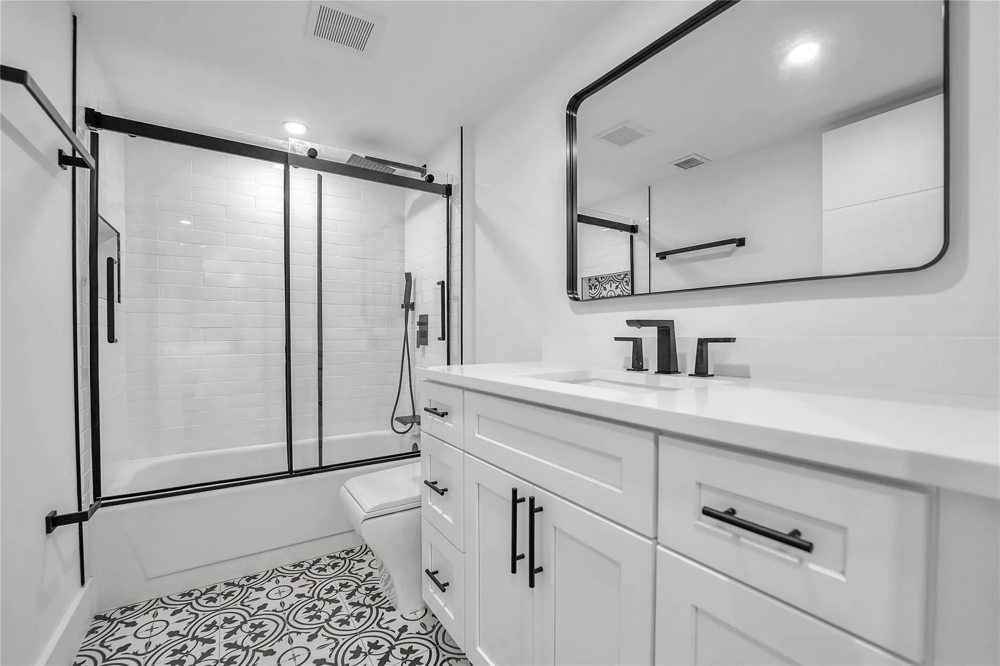 6037 Balboa Circle, #401
