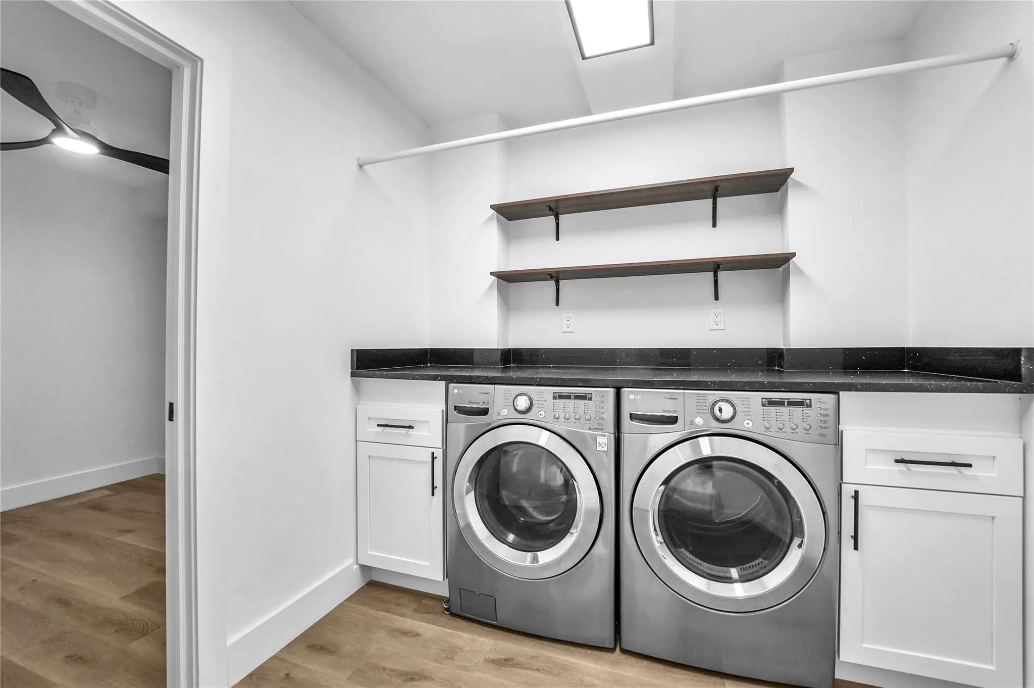 6037 Balboa Circle, #401