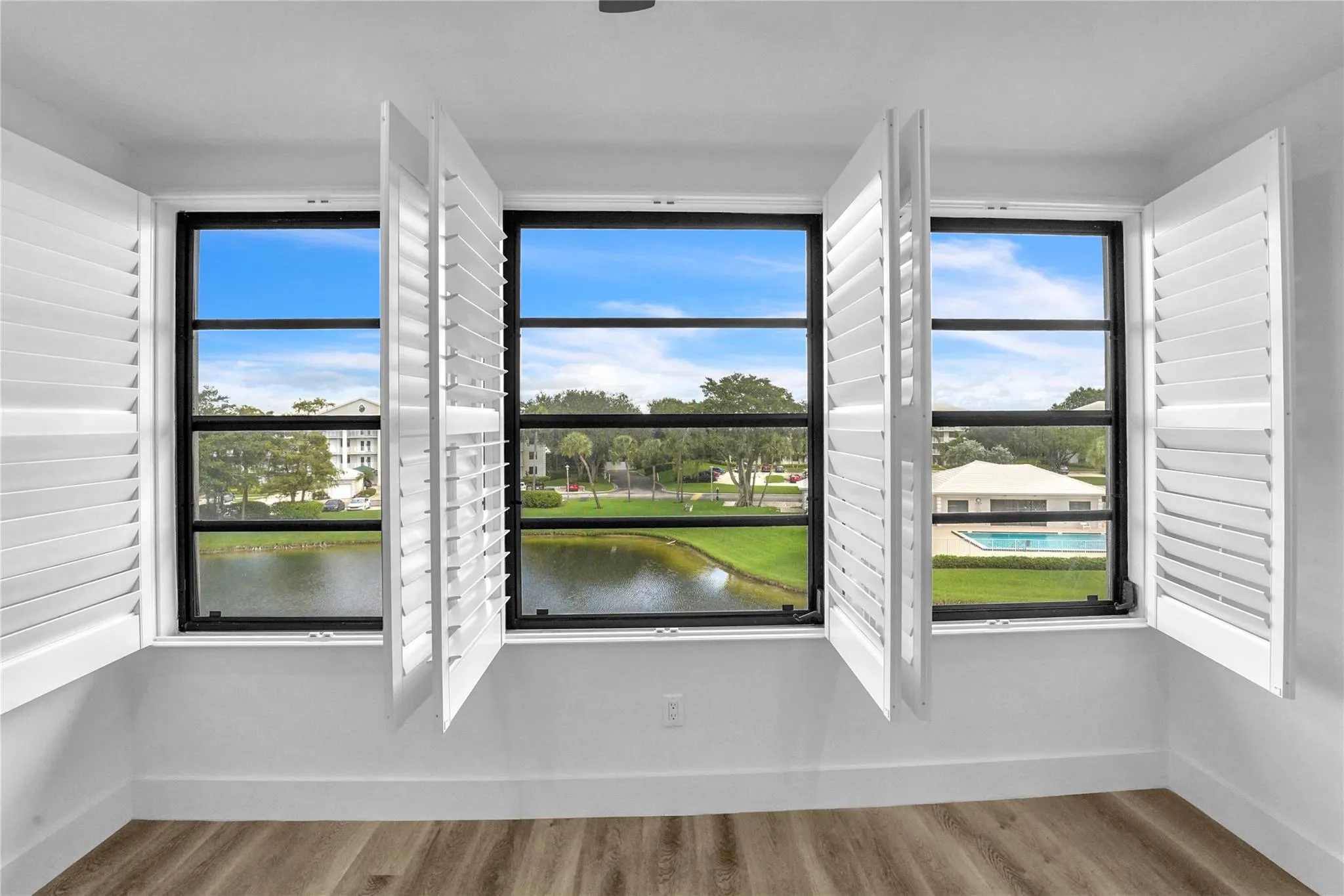 6037 Balboa Circle, #401