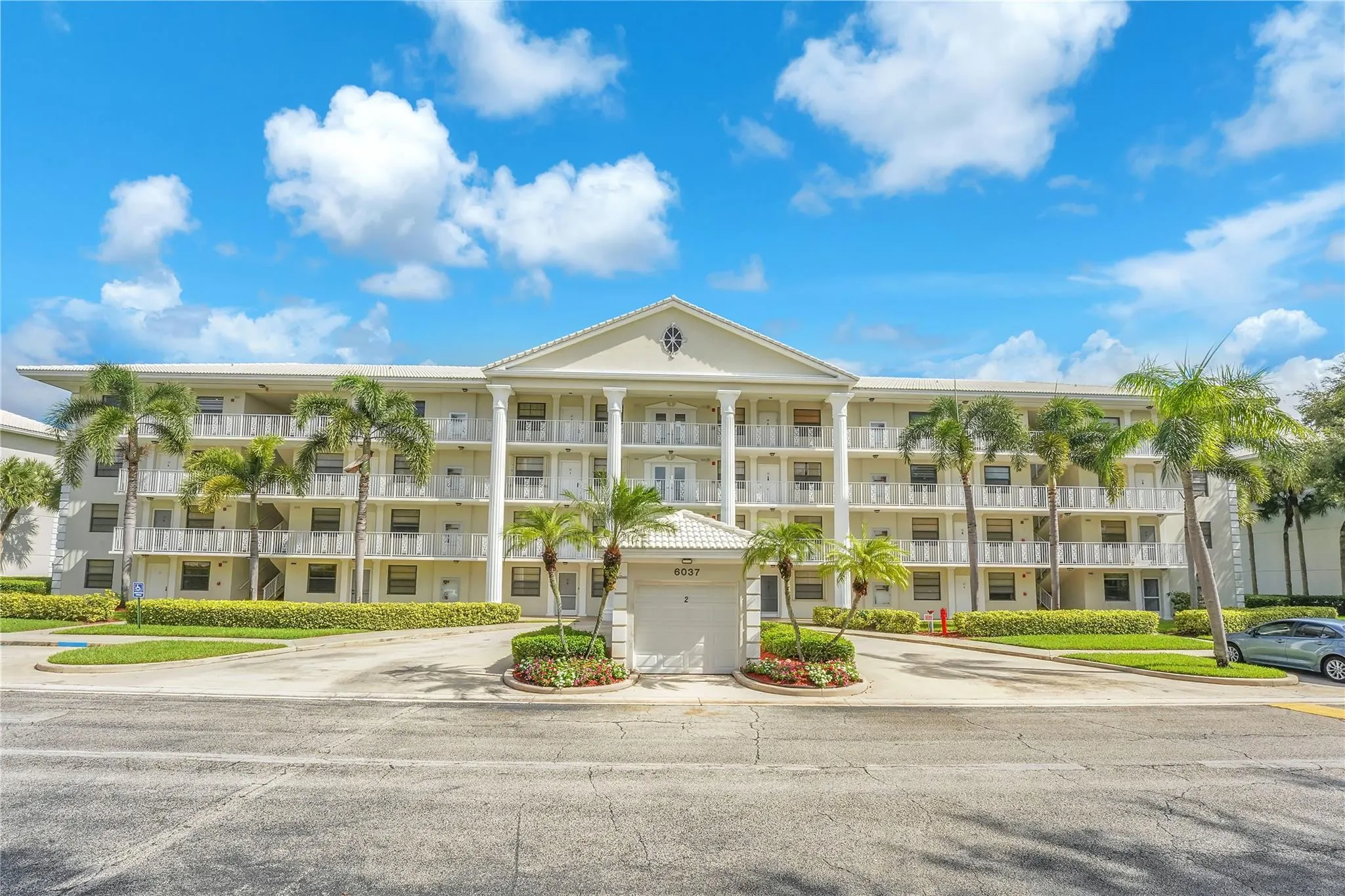 6037 Balboa Circle, #401