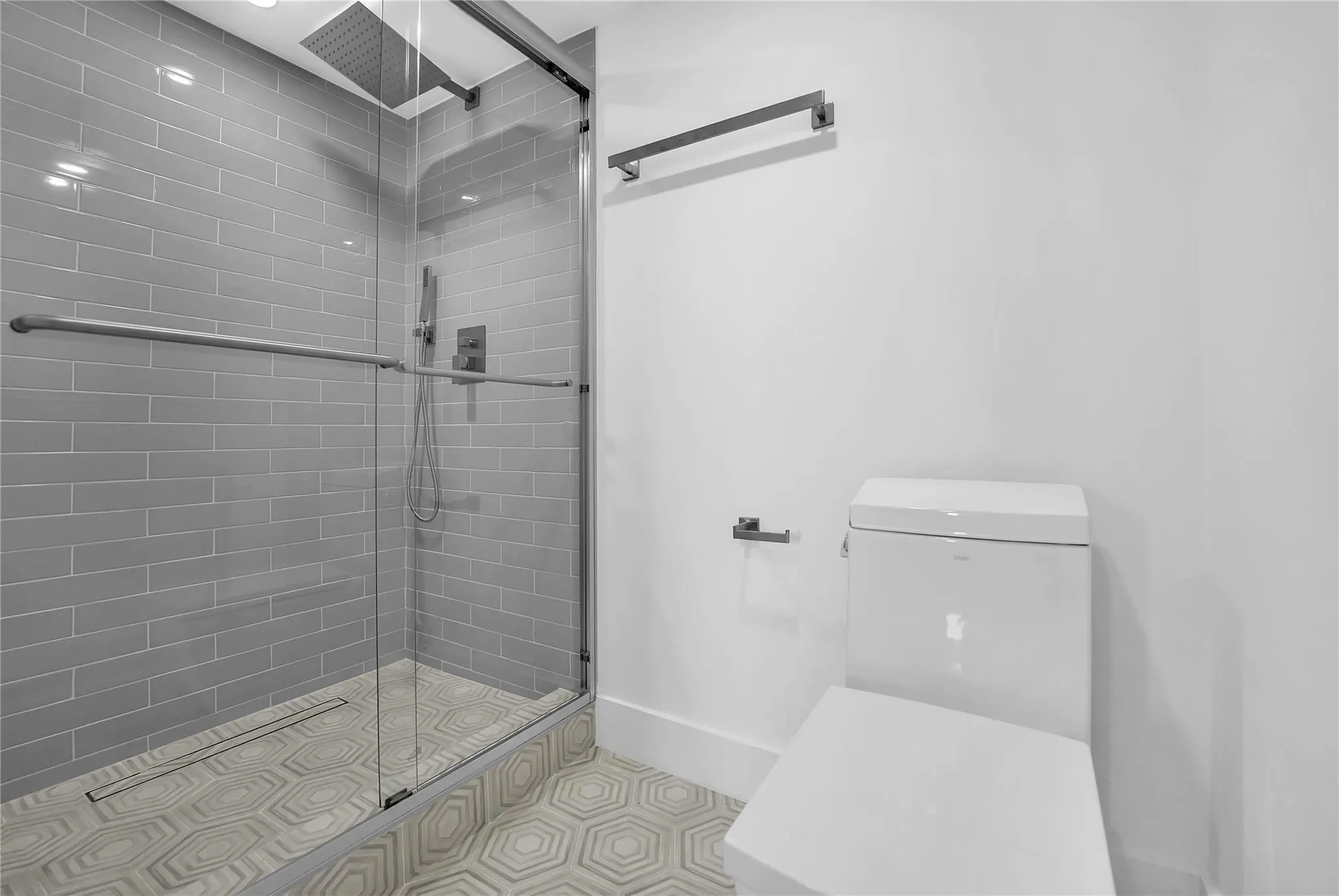 6037 Balboa Circle, #401