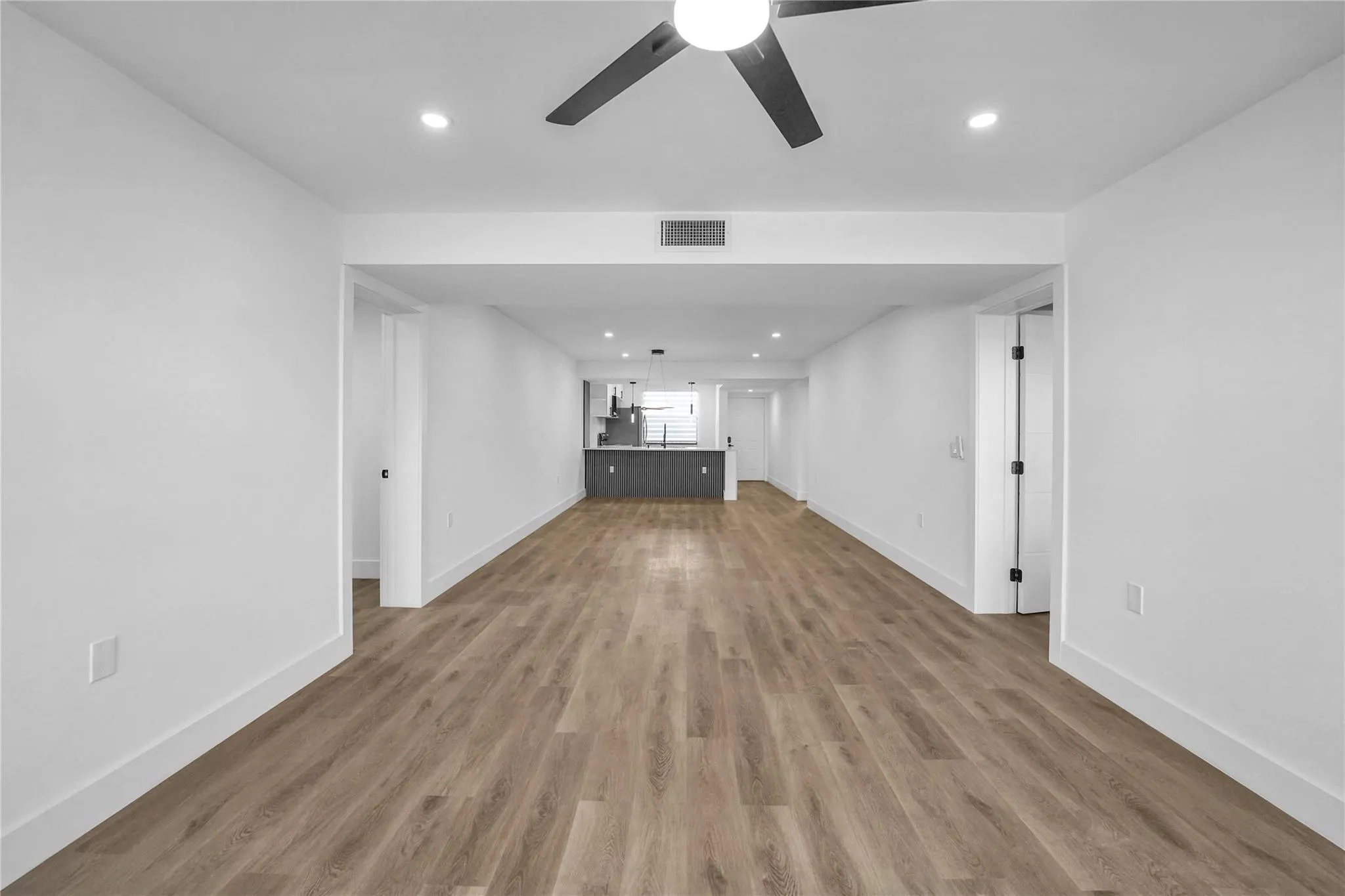 6037 Balboa Circle, #401