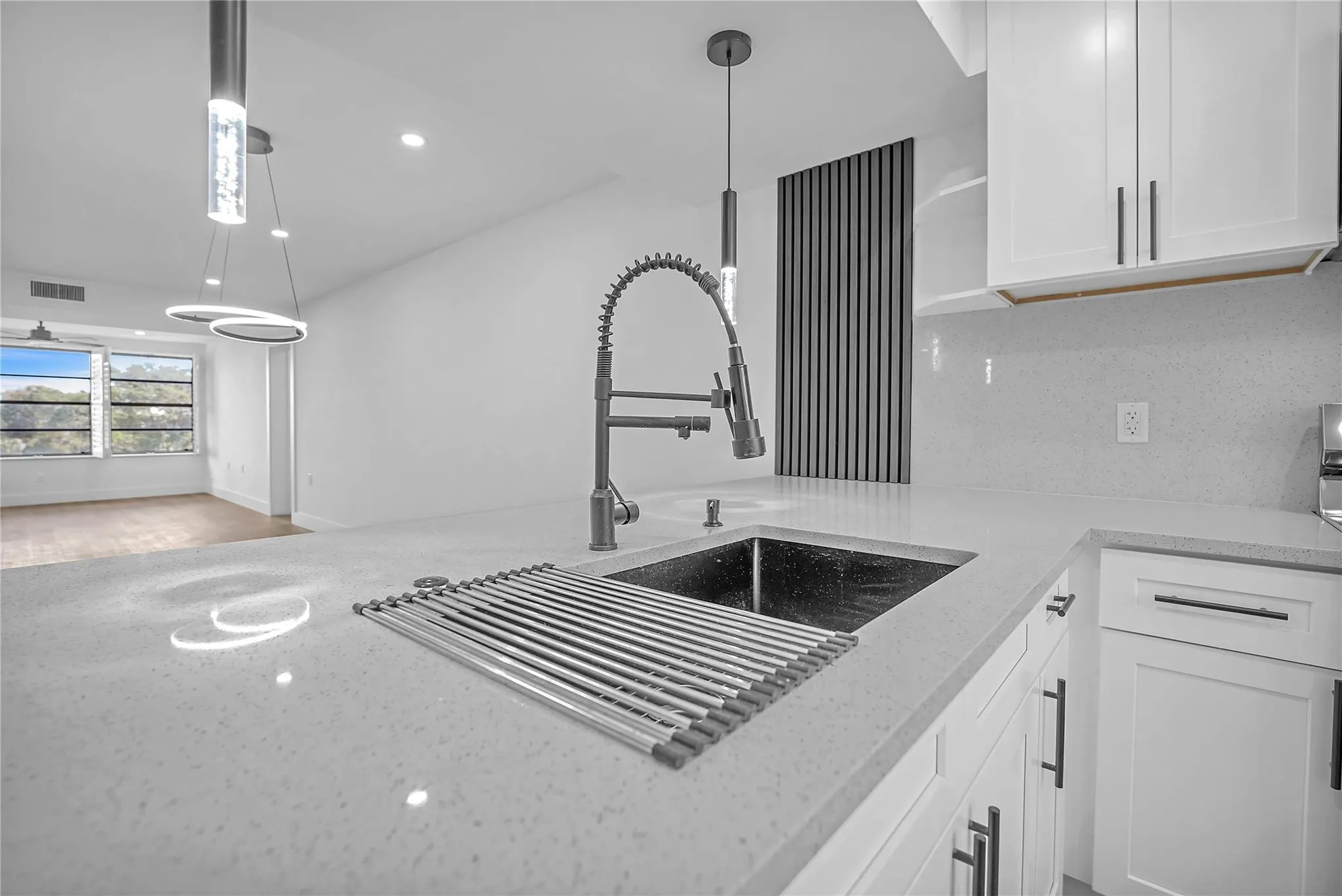 6037 Balboa Circle, #401