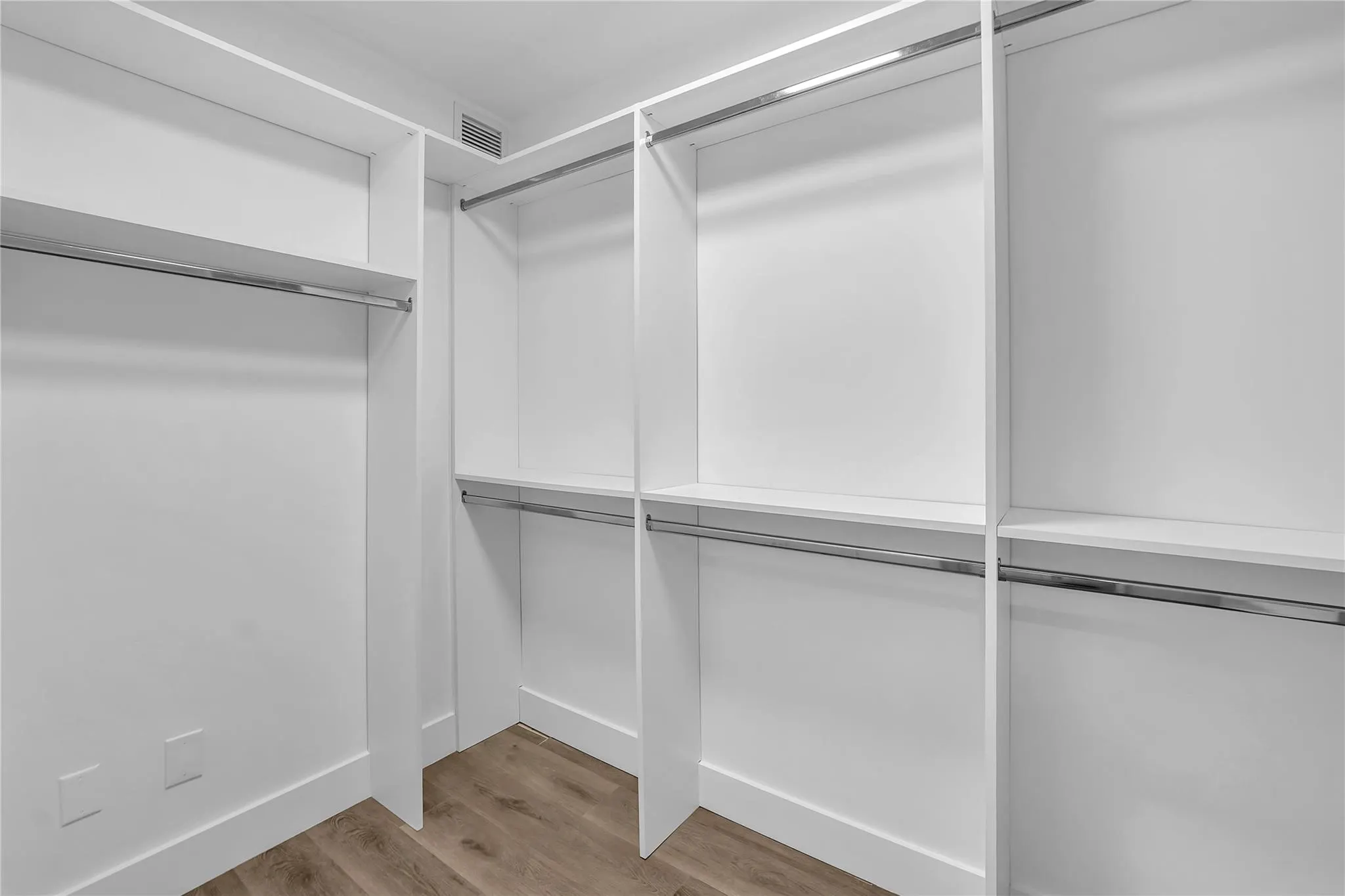 6037 Balboa Circle, #401
