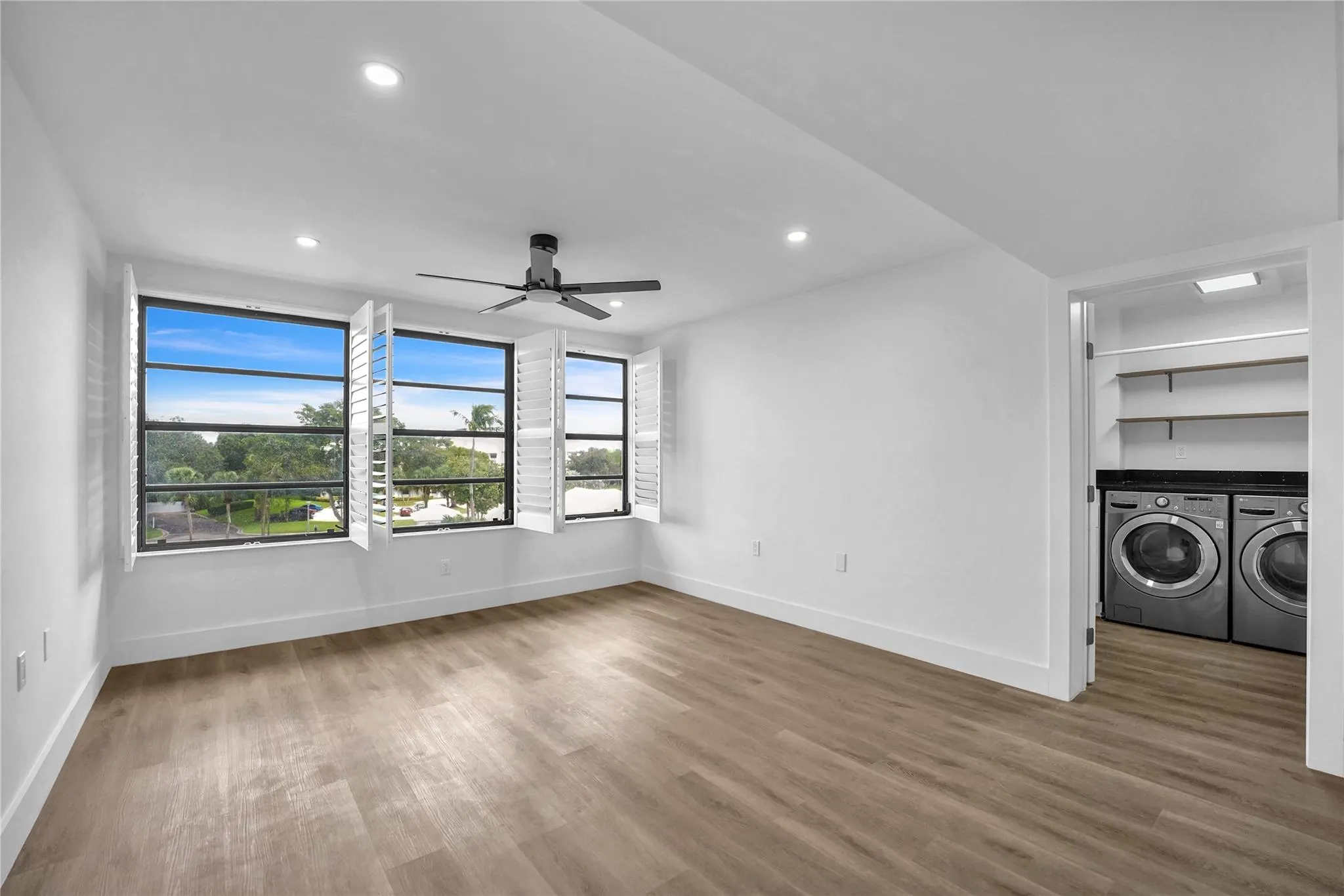 6037 Balboa Circle, #401