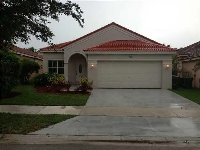 757 Tanglewood Cir