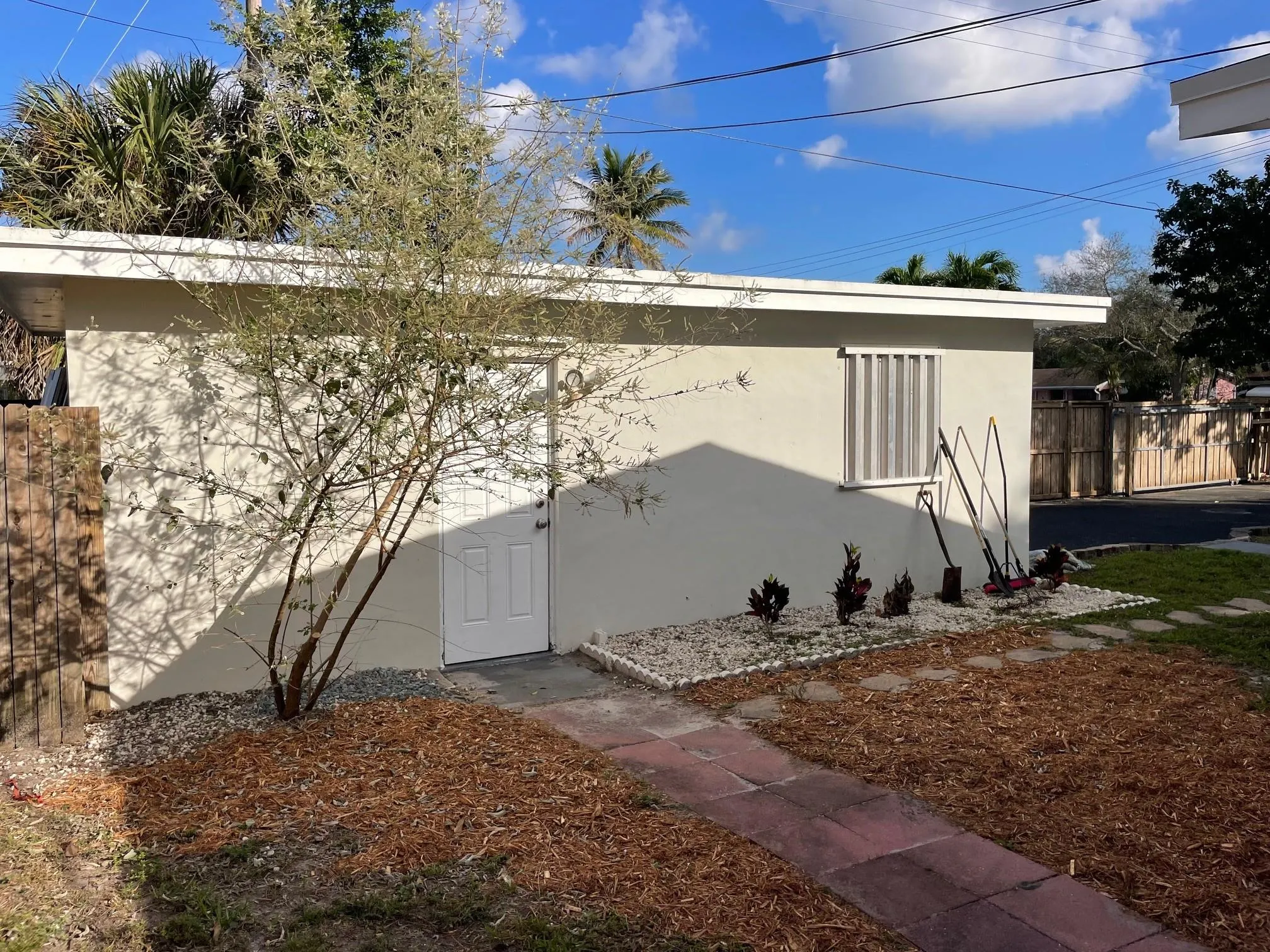 901 N 46th Ave