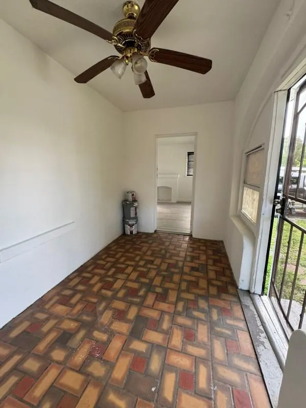 1832 NW 49th St