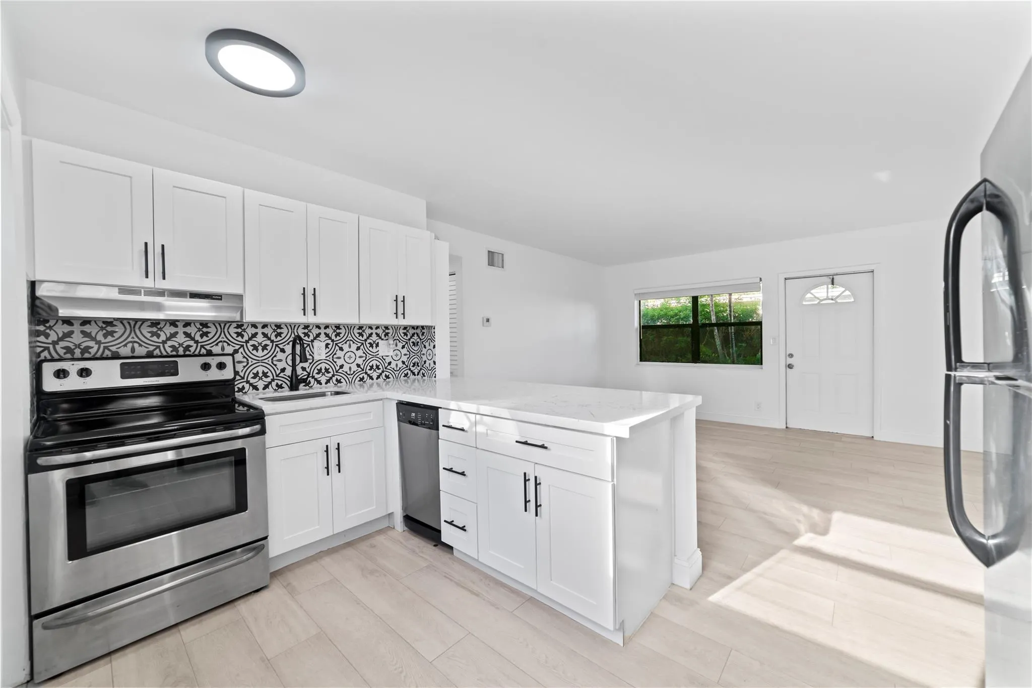 413 SE 16th St, #2