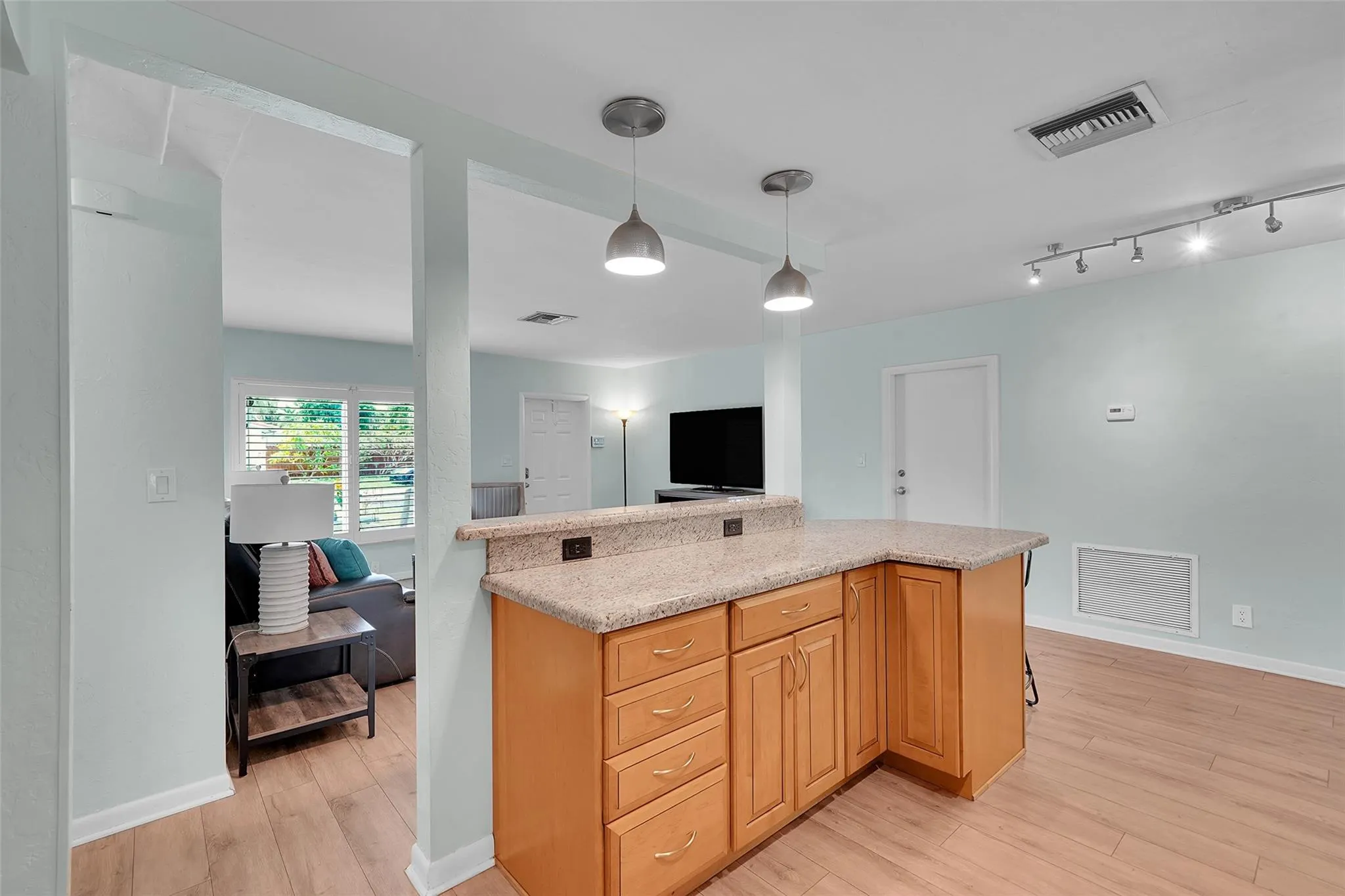 161 SE 8th St