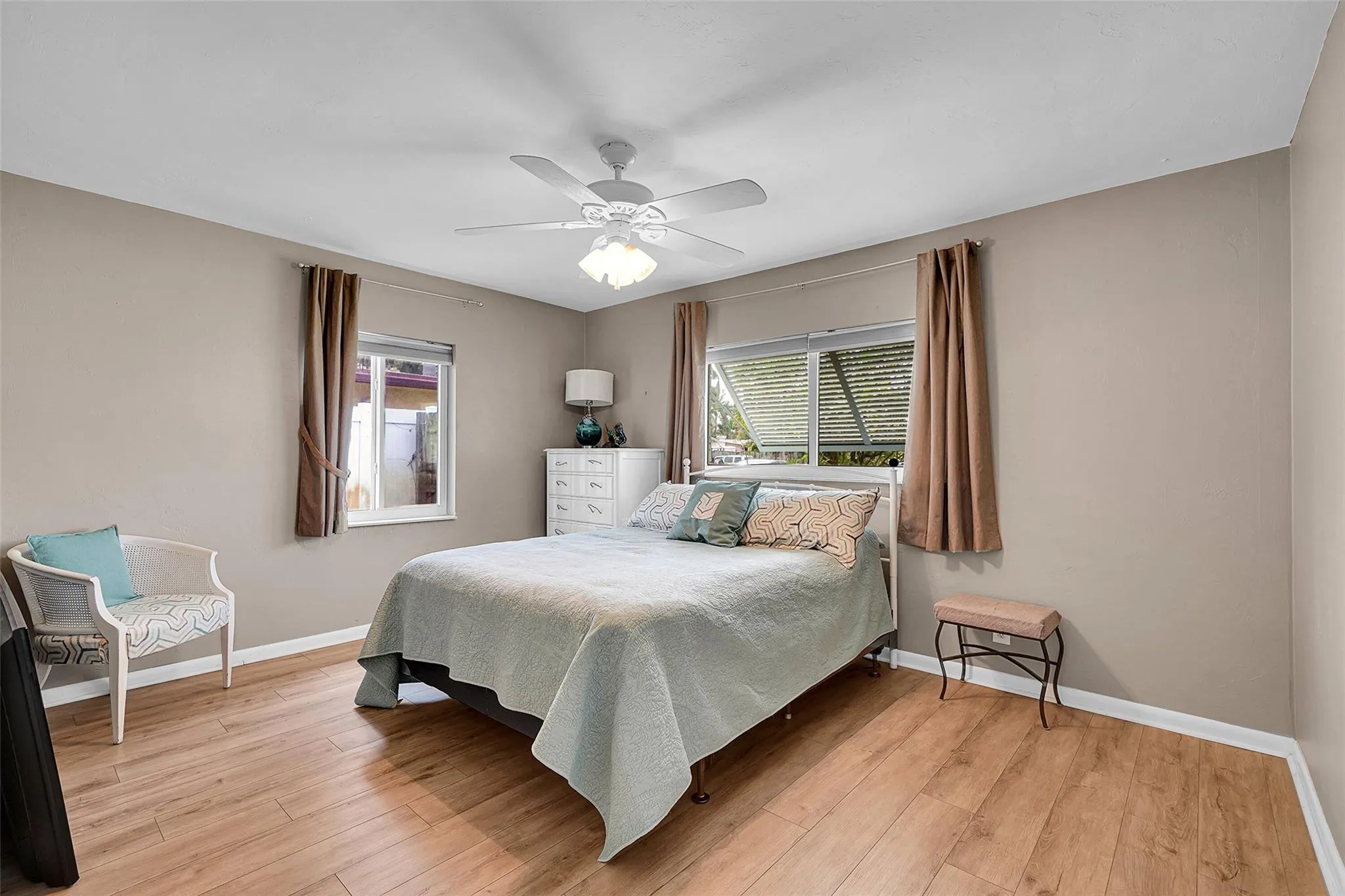 161 SE 8th St
