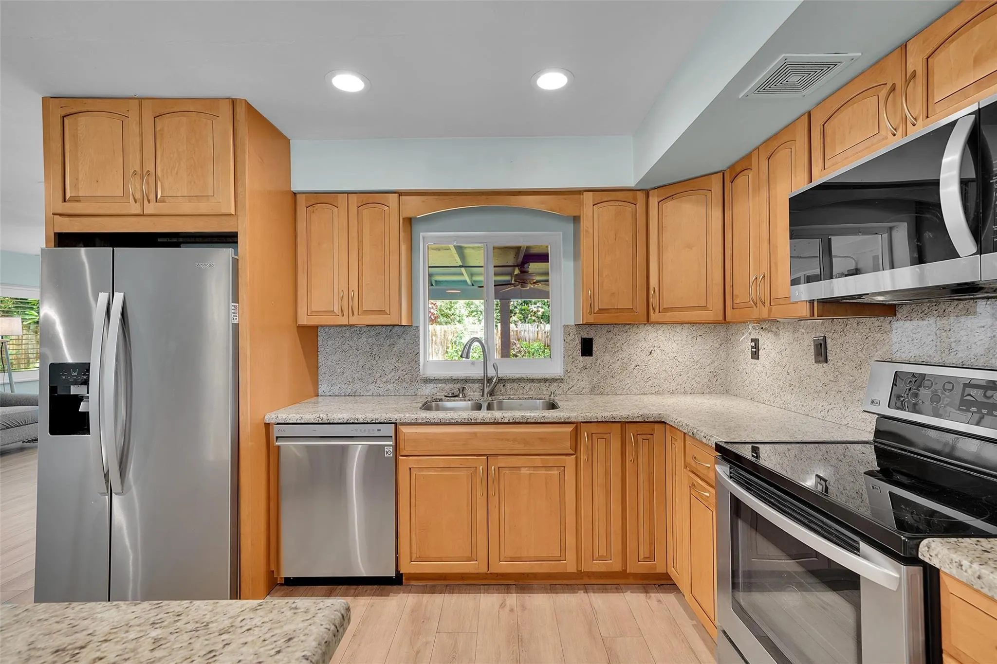 161 SE 8th St